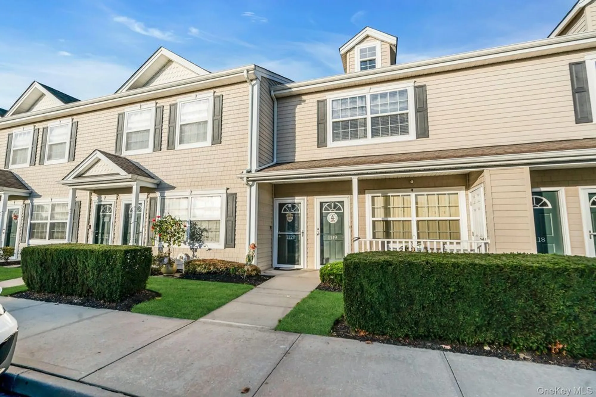 Property Slideshow image 4 of 24 | 1120 willow ln, Valley Stream, NY, 11580