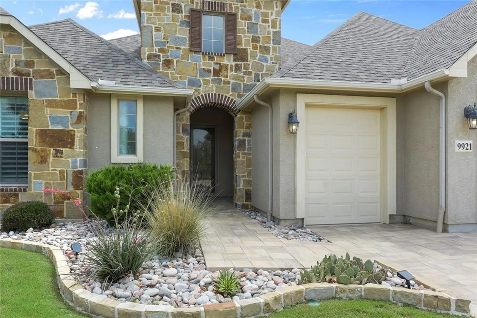 Property Slideshow image 4 of 33 | 9921 flint way, Denton, TX, 76207
