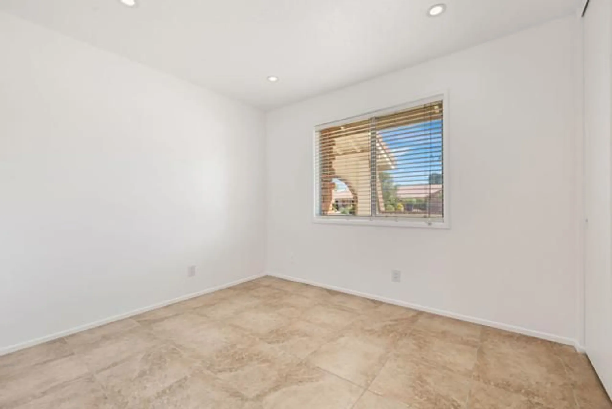 Property Slideshow image 23 of 40 | 2050 silver oak way, Hemet, CA, 92545