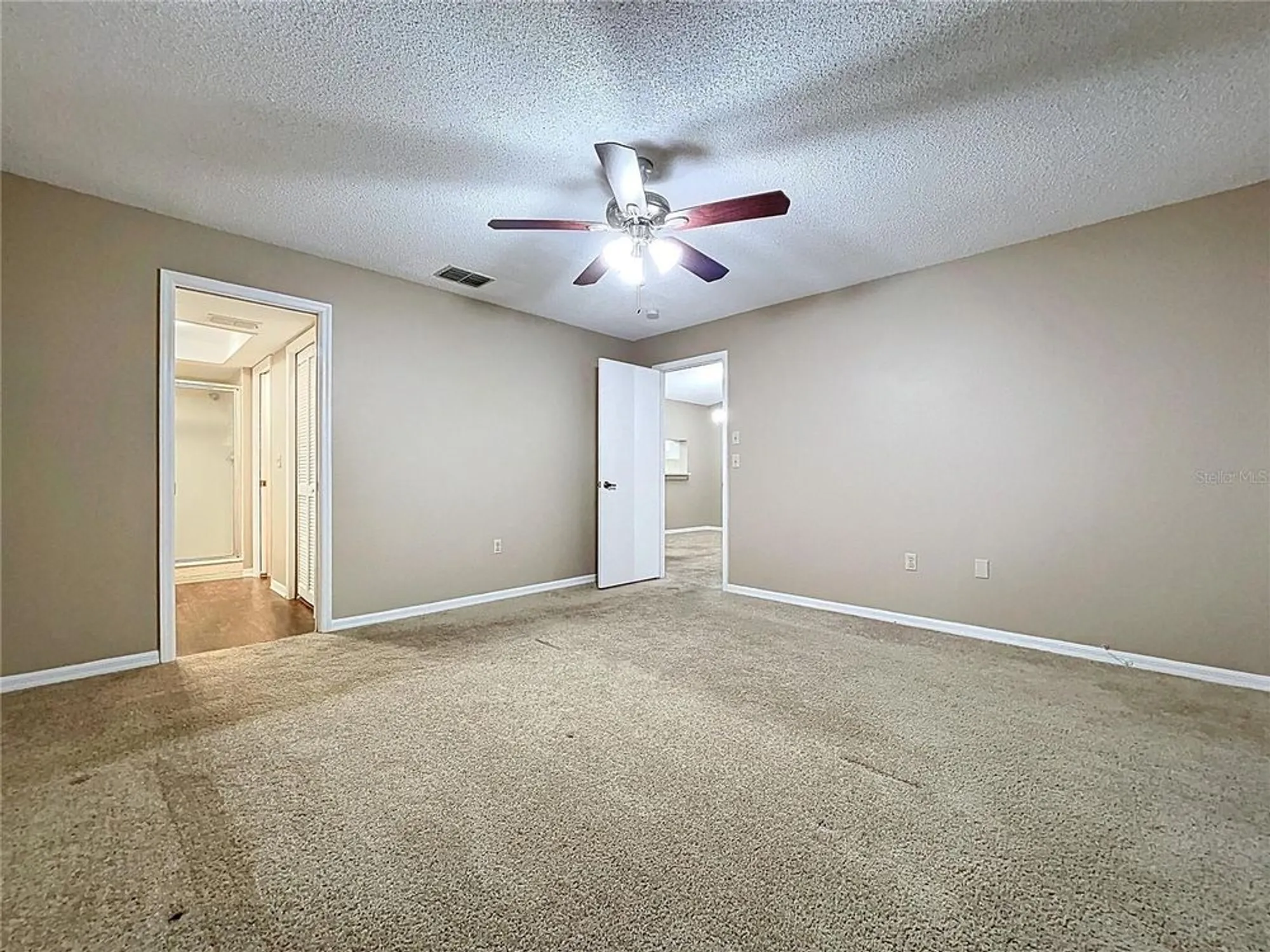 Property Slideshow image 38 of 59 | 2020 lakeview dr apt 203, Clearwater, FL, 33763