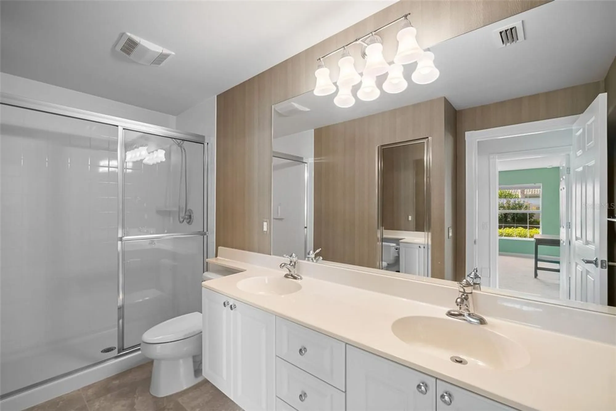 Property Slideshow image 8 of 30 | 11624 garessio ln, Sarasota, FL, 34238