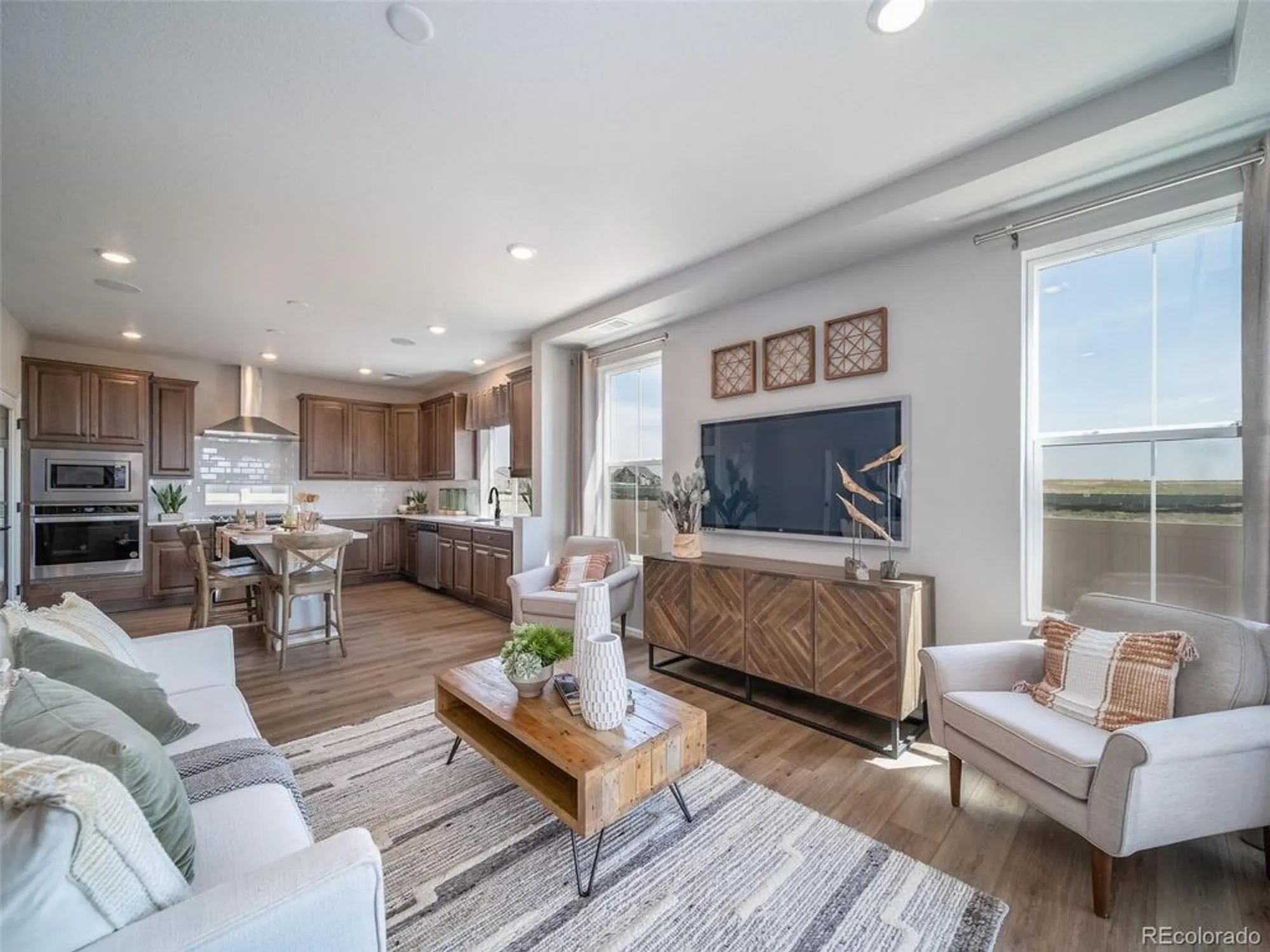 Property Slideshow image 7 of 17 | 21875 e 51st dr, Aurora, CO, 80019