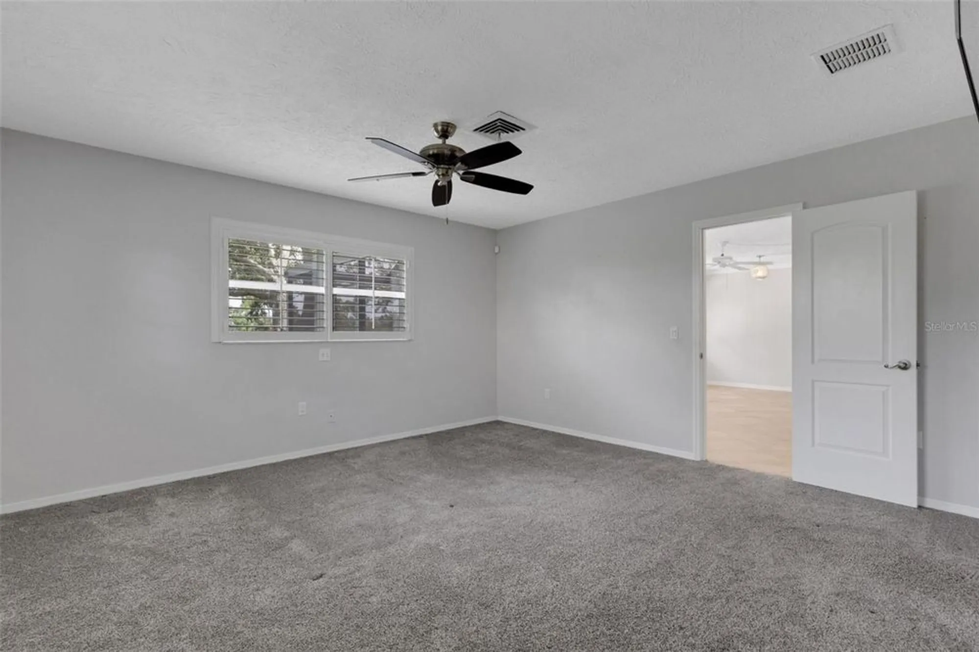 Property Slideshow image 23 of 33 | 5217 canterbury dr, Sarasota, FL, 34243