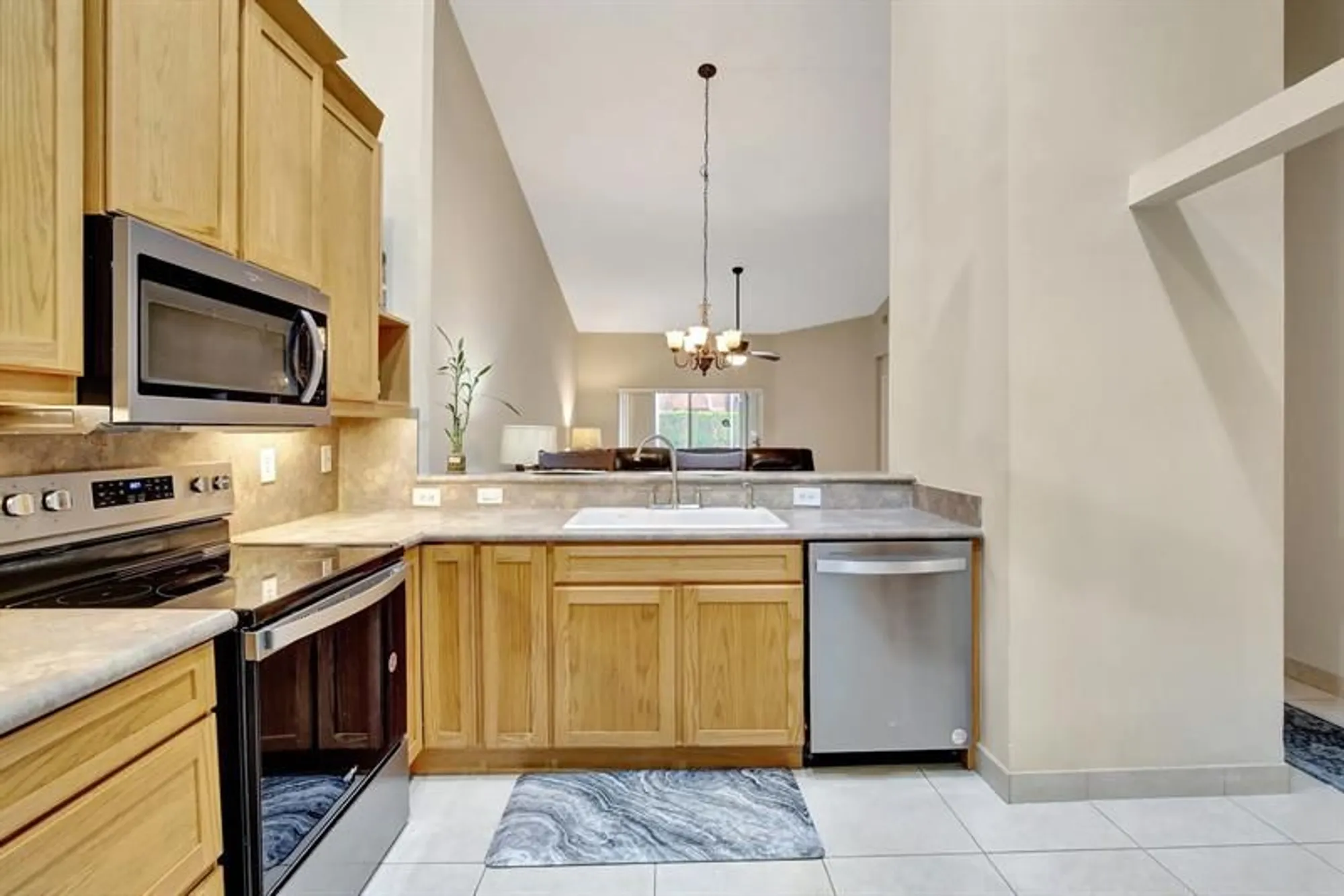 Property Slideshow image 7 of 41 | 9720 malvern dr, Tamarac, FL, 33321