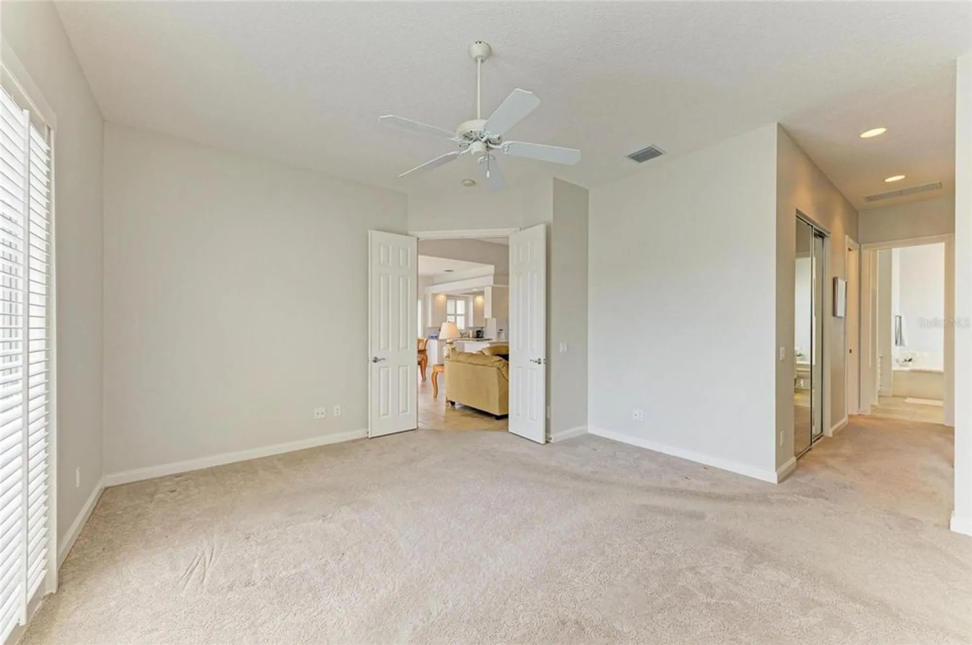 Property Slideshow image 21 of 65 | 5827 benevento dr, Sarasota, FL, 34238