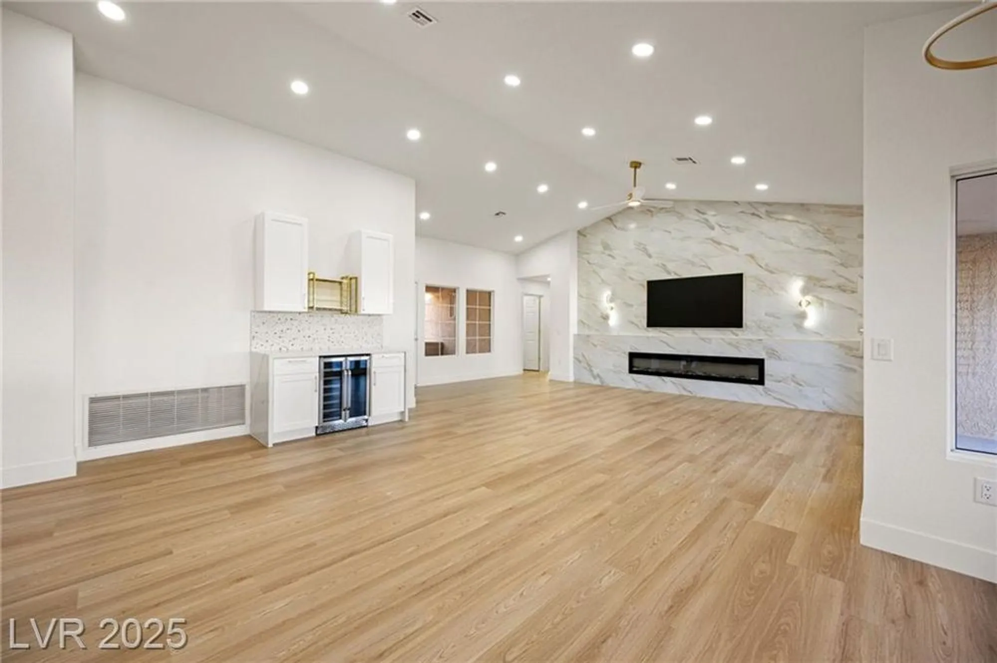 Property Slideshow image 14 of 44 | 2808 crown ridge dr, Las Vegas, NV, 89134