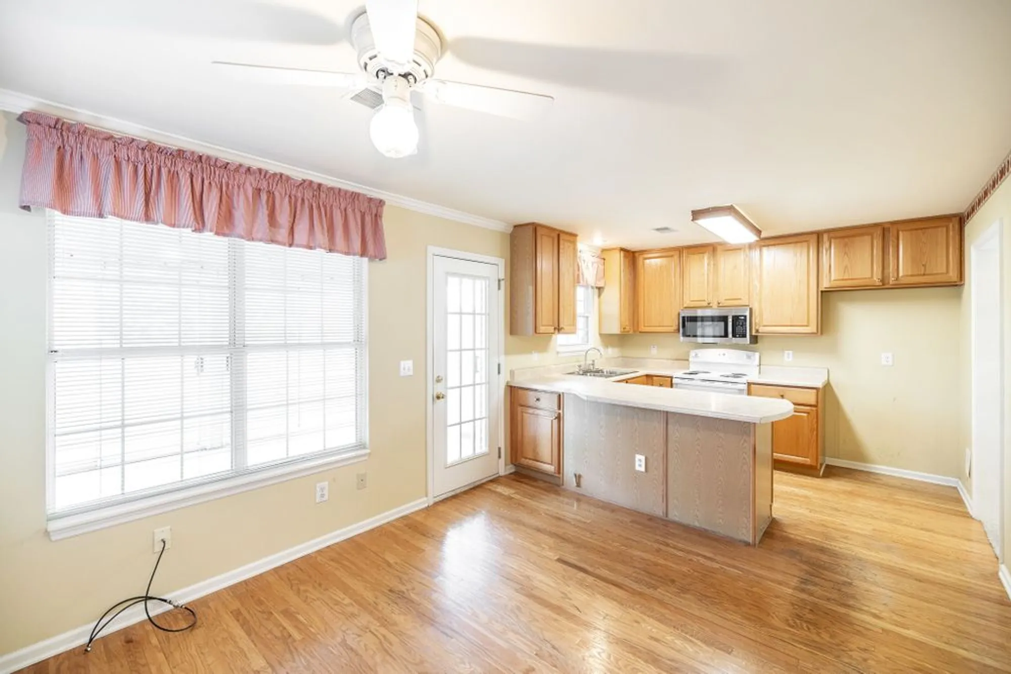 Property Slideshow image 33 of 54 | 115 newsom grn, Nashville, TN, 37221