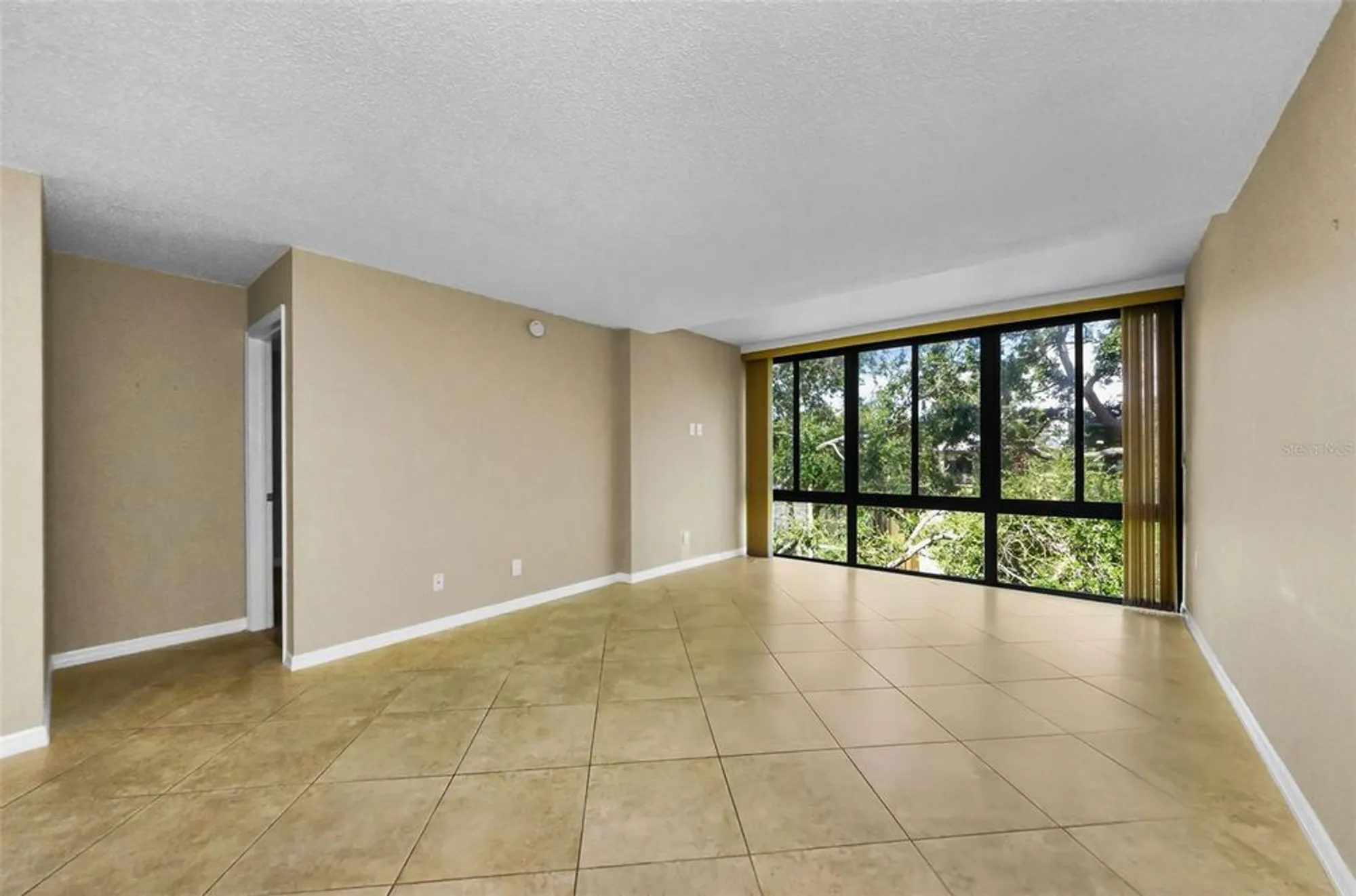 Property Slideshow image 7 of 49 | 14130 rosemary ln apt 3306, Largo, FL, 33774