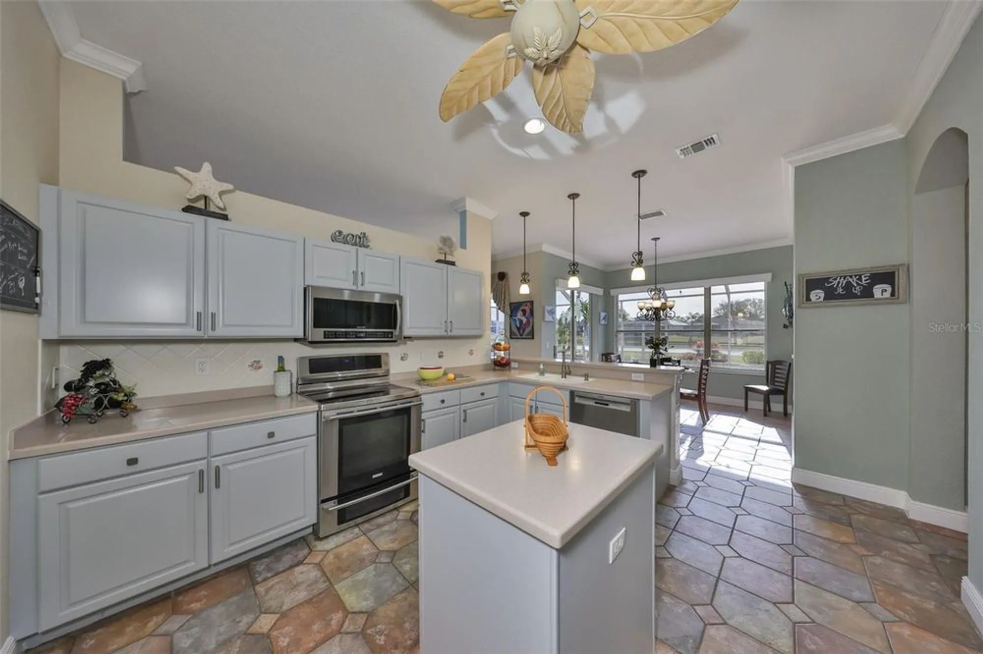 Property Slideshow image 16 of 51 | 1123 signature dr, Sun City Center, FL, 33573