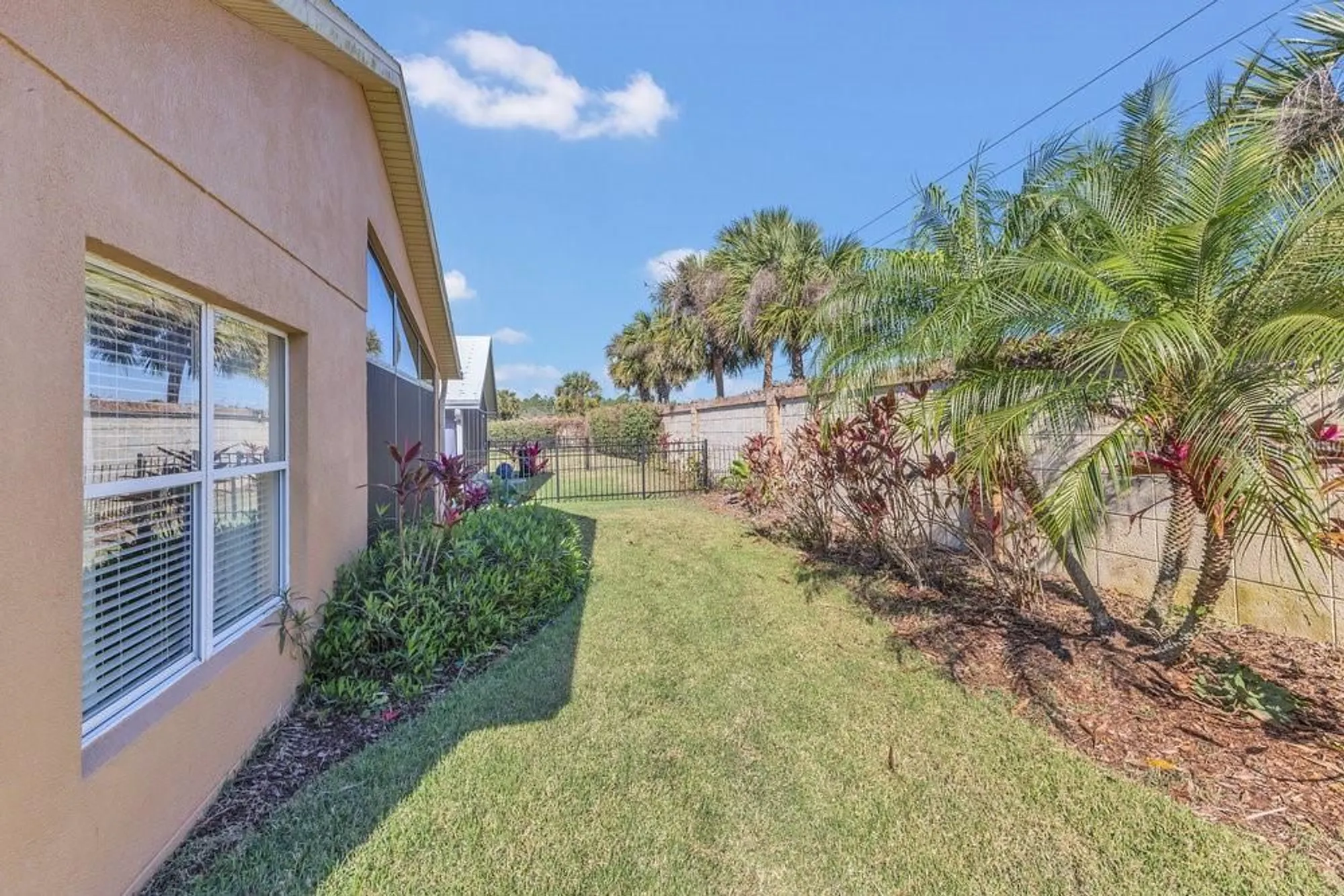 Property Slideshow image 31 of 46 | 340 grand canal dr, Poinciana, FL, 34759
