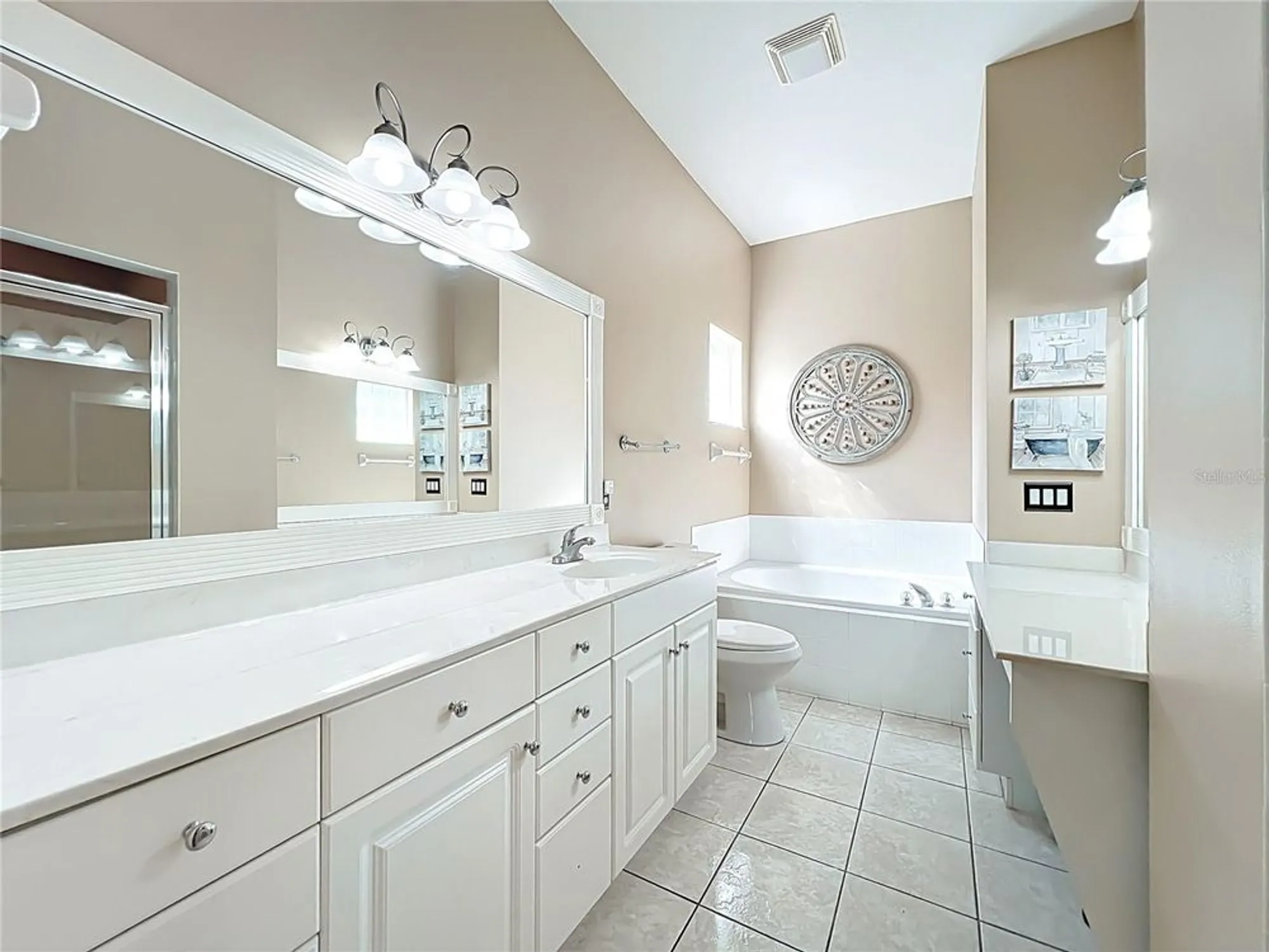 Property Slideshow image 15 of 50 | 6128 landings blvd, Lady Lake, FL, 32159