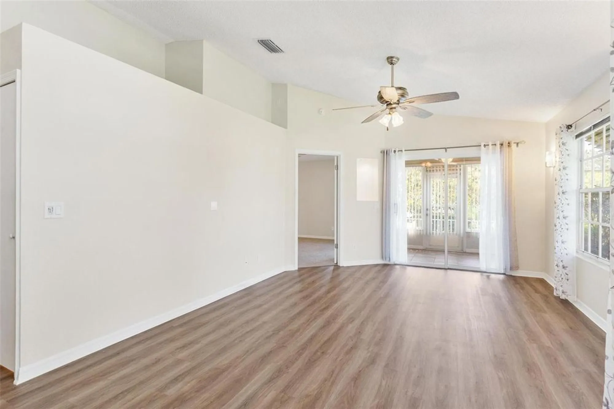 Property Slideshow image 10 of 49 | 26030 newcombe cir, Leesburg, FL, 34748