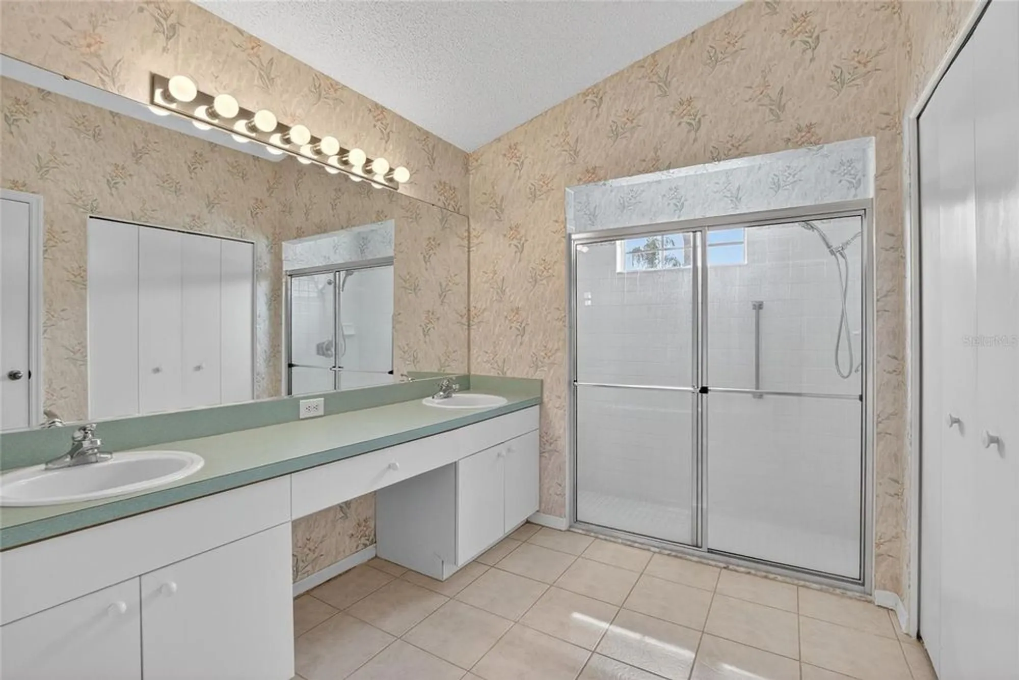 Property Slideshow image 22 of 50 | 331 caloosa palms ct, Sun City Center, FL, 33573