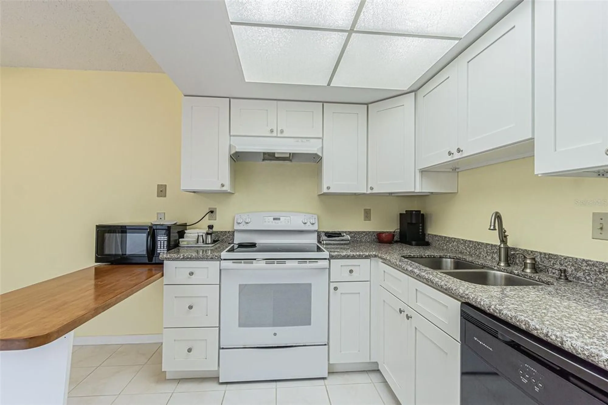 Property Slideshow image 8 of 32 | 1130 orange tree cir c, Palm Harbor, FL, 34684