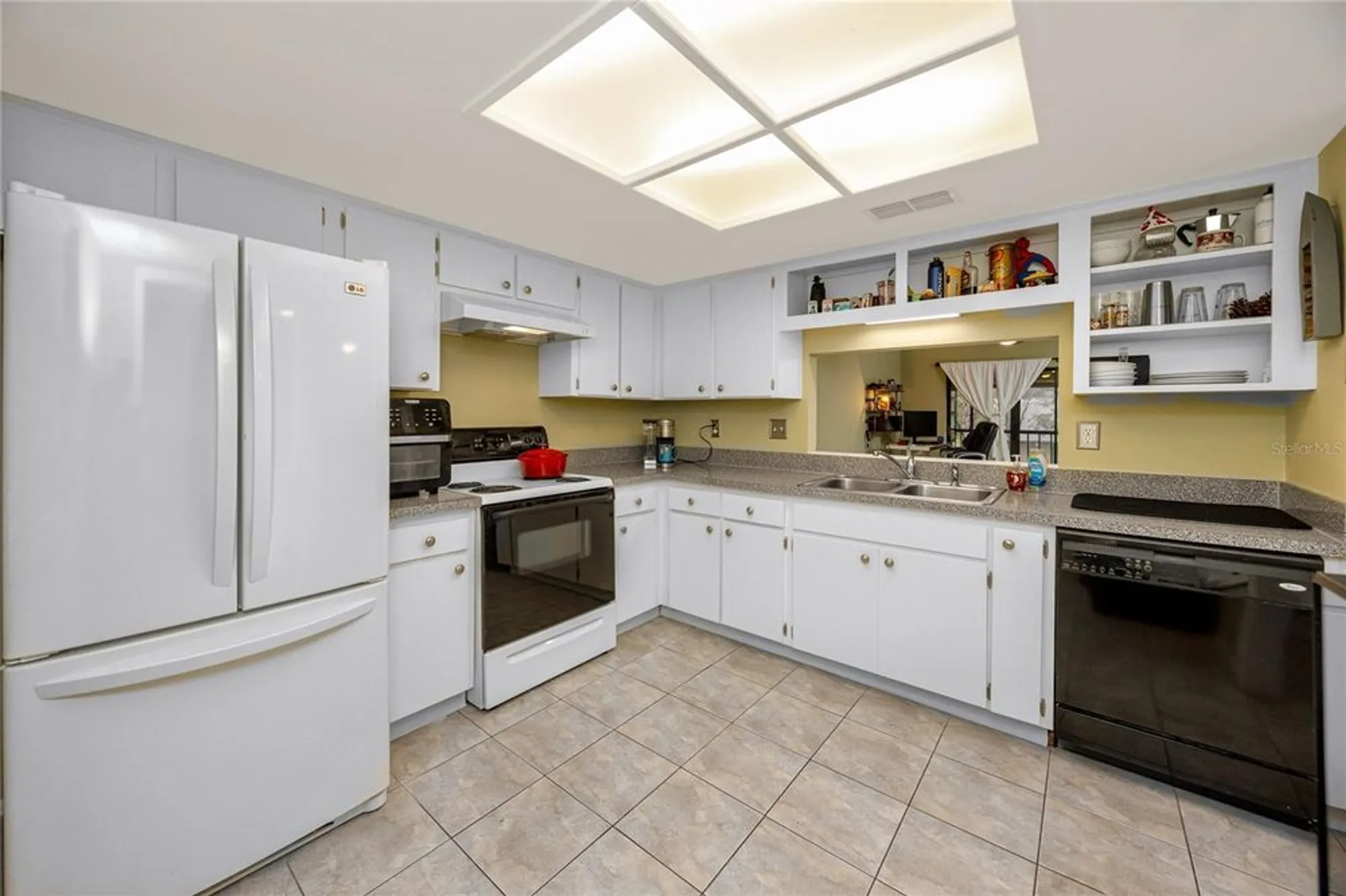 Property Slideshow image 15 of 47 | 2561 royal pines cir # 14h, Clearwater, FL, 33763