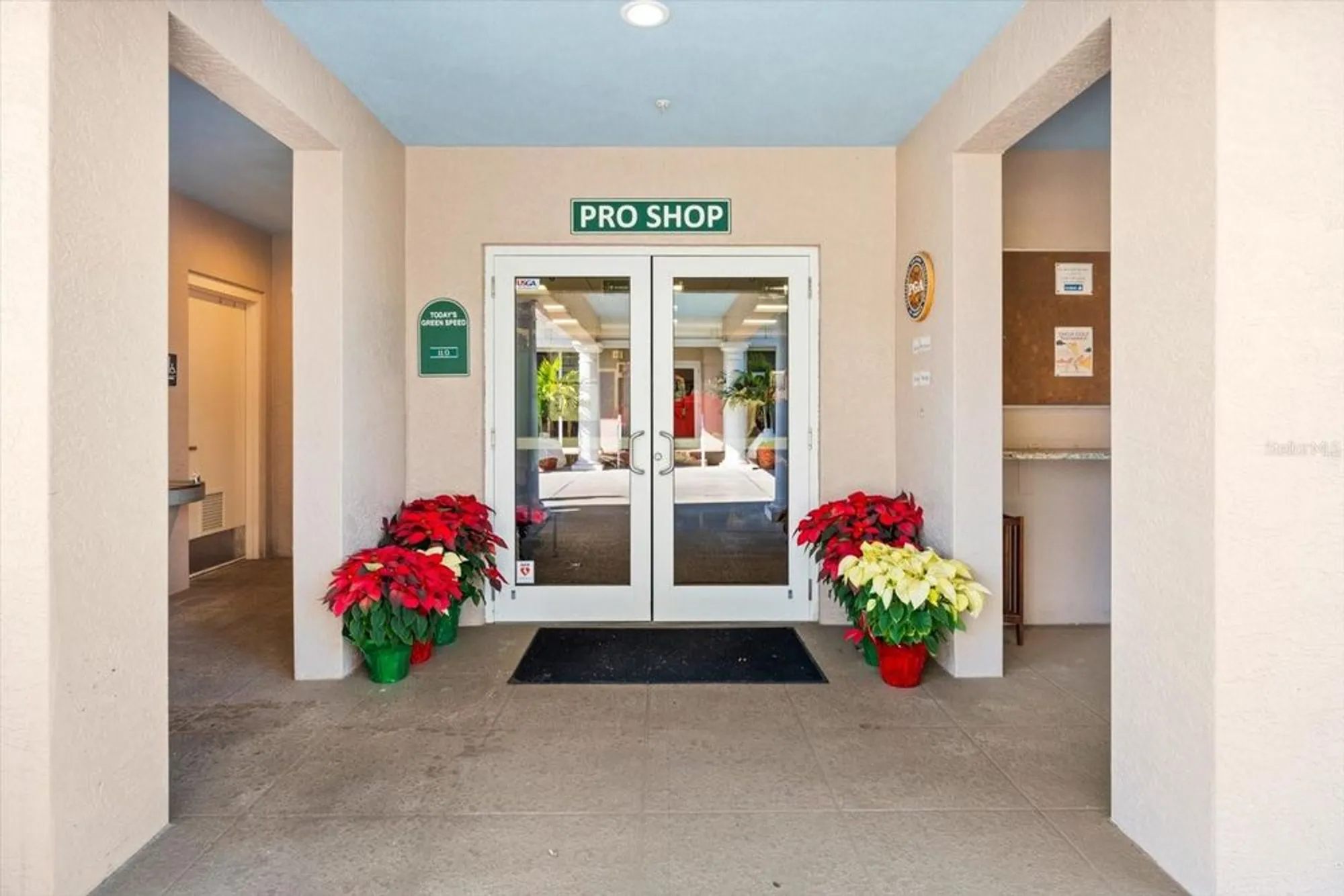 Property Slideshow image 40 of 67 | 6908 drewrys blf apt 711, Bradenton, FL, 34203