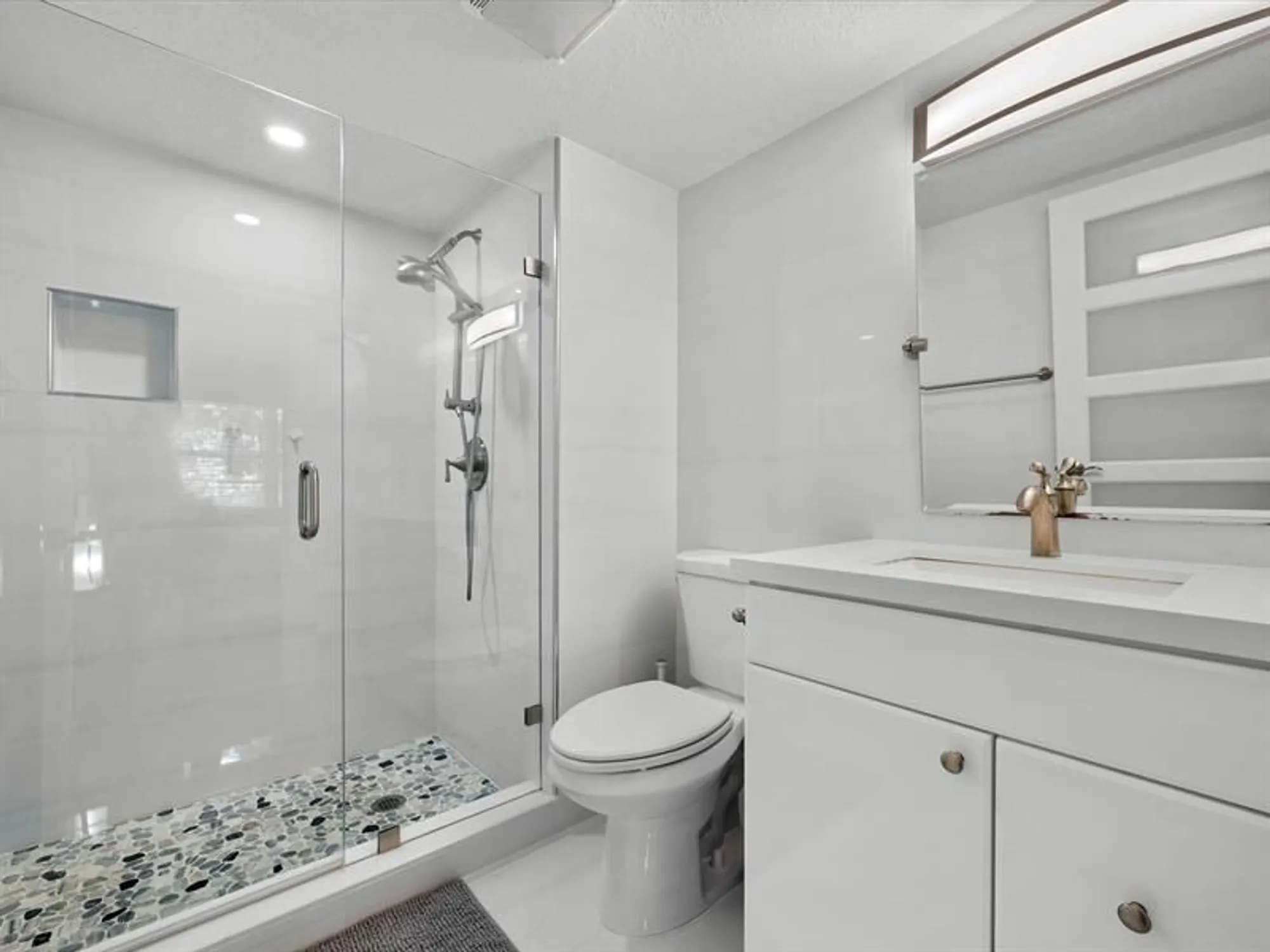 Property Slideshow image 23 of 44 | 9300 n hollybrook lake dr 303, Pembroke Pines, FL, 33025