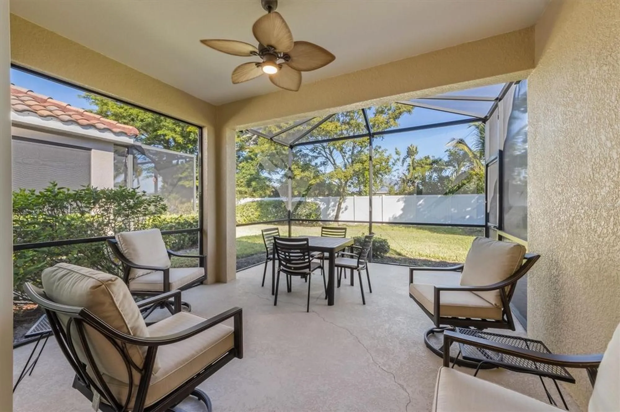 Property Slideshow image 26 of 37 | 7104 playa bella dr, Bradenton, FL, 34209