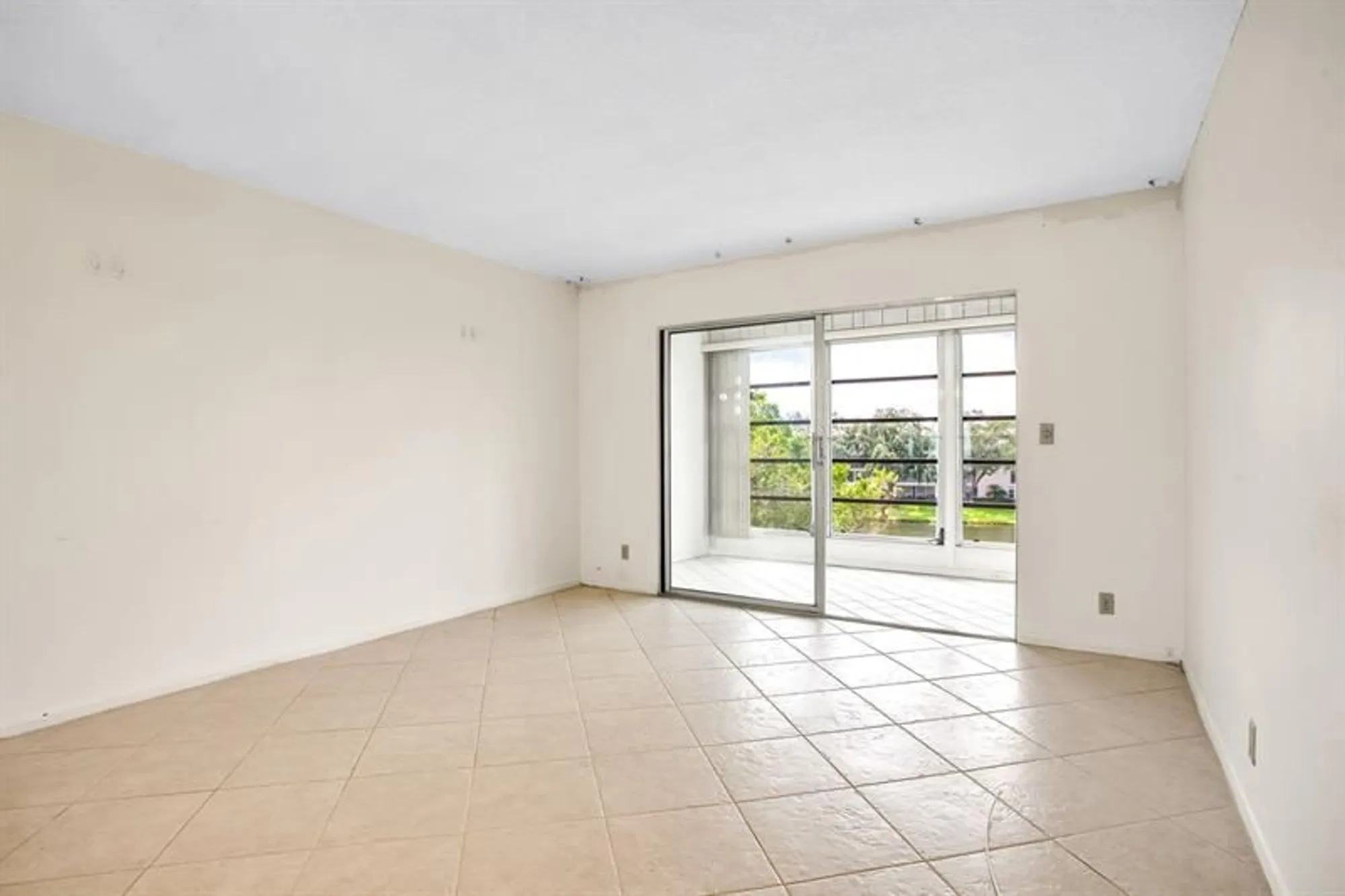 Property Slideshow image 11 of 28 | 2202 lucaya bnd d4, Coconut Creek, FL, 33066