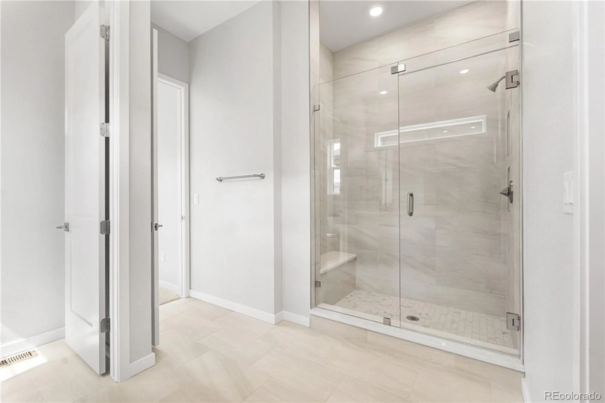 Property Slideshow image 24 of 33 | 11104 amber light cir, Littleton, CO, 80125