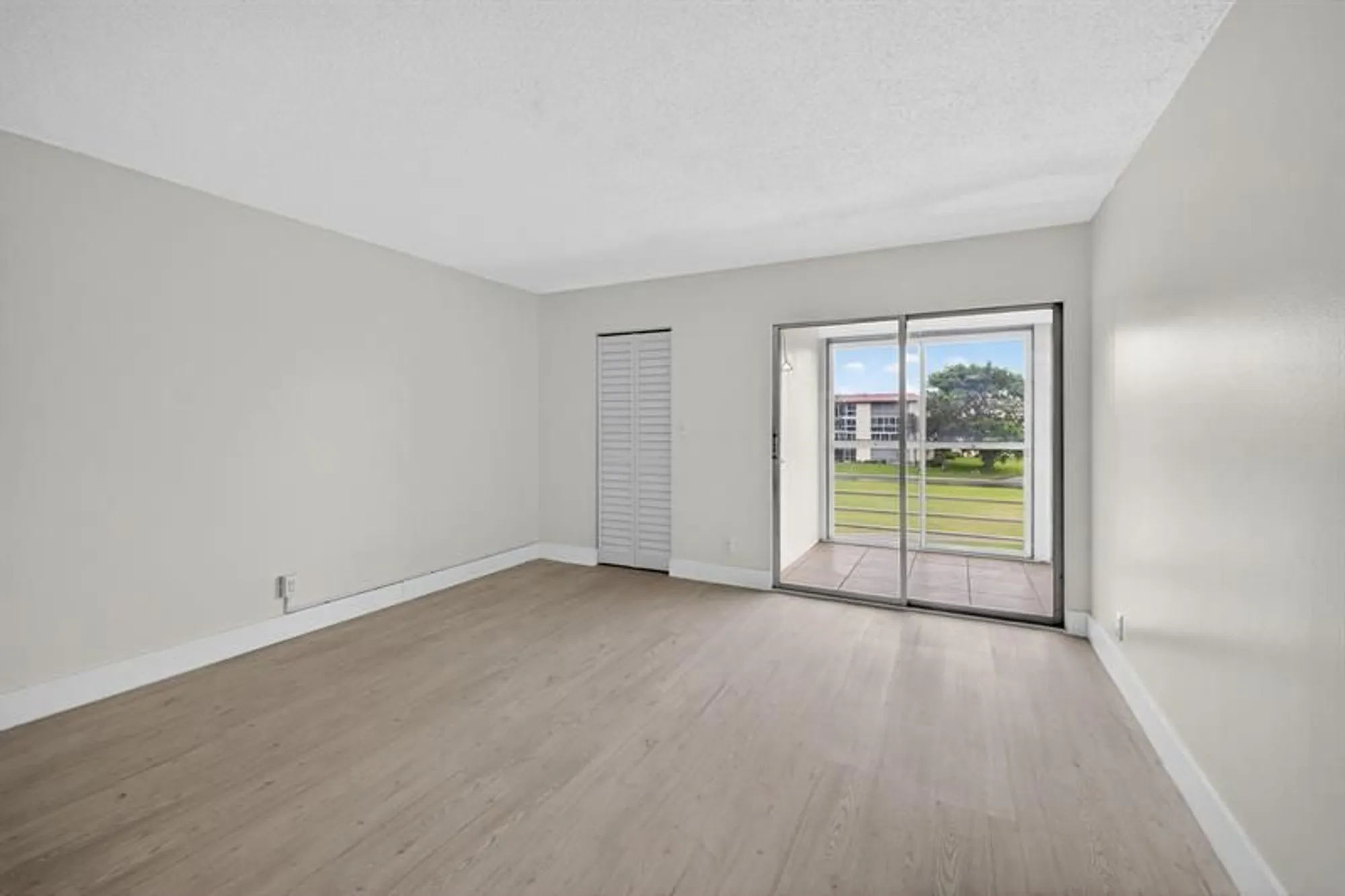 Property Slideshow image 14 of 24 | 2902 victoria cir g3, Coconut Creek, FL, 33066