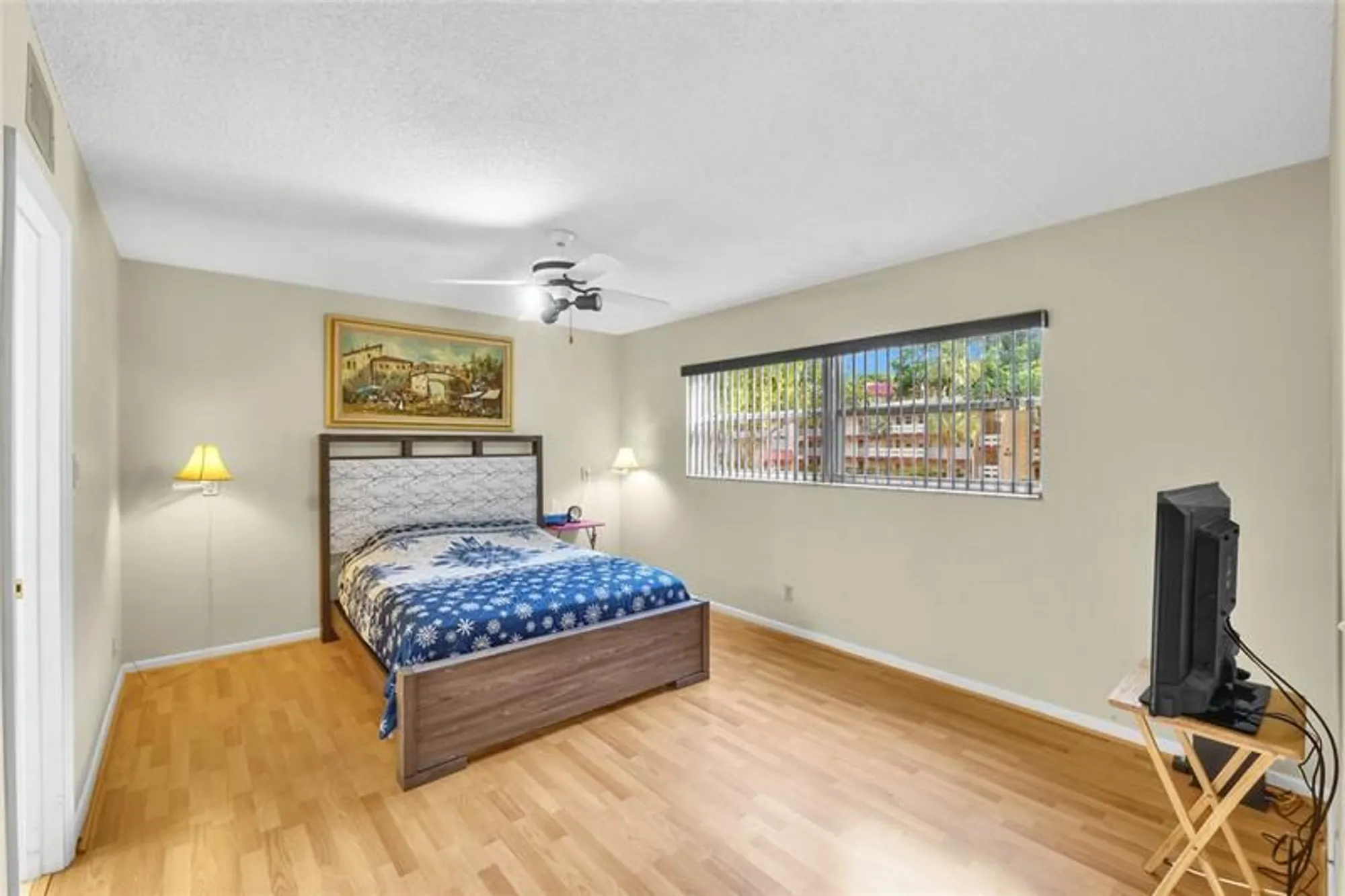 Property Slideshow image 4 of 11 | 1015 country club dr apt 203, Margate, FL, 33063