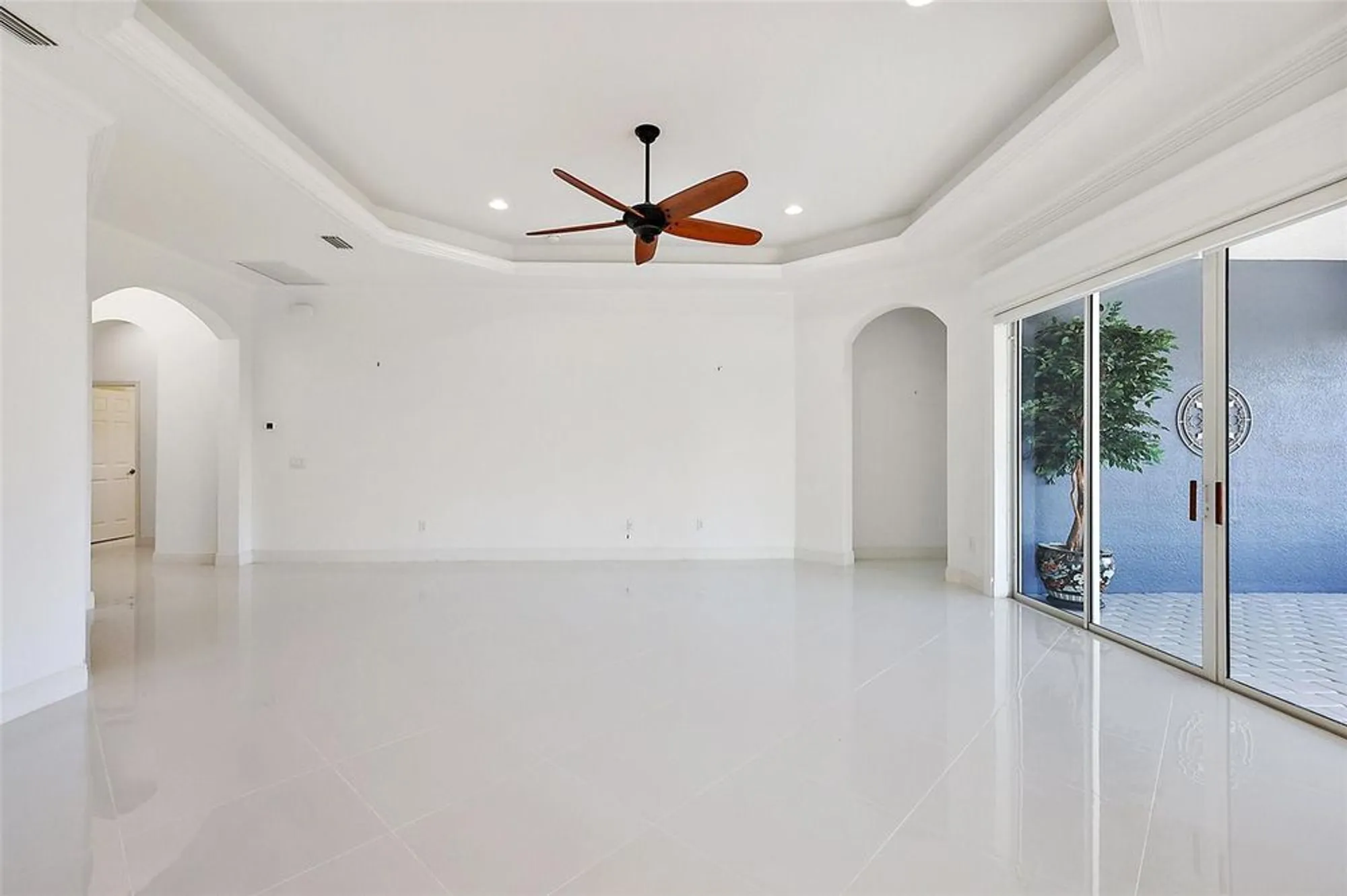 Property Slideshow image 10 of 70 | 10173 lake miona way, Oxford, FL, 34484