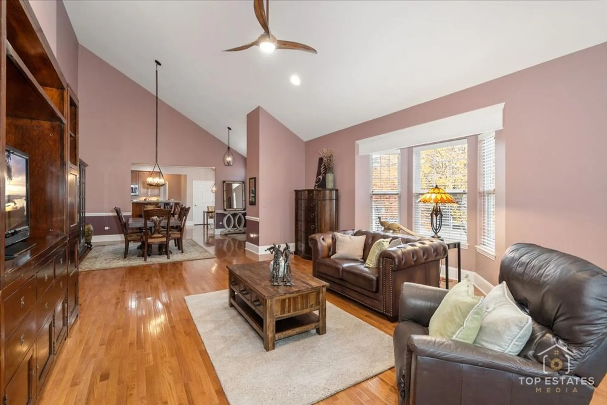 Property Slideshow image 9 of 43 | 1039 riviera dr # 1039, Elgin, IL, 60124