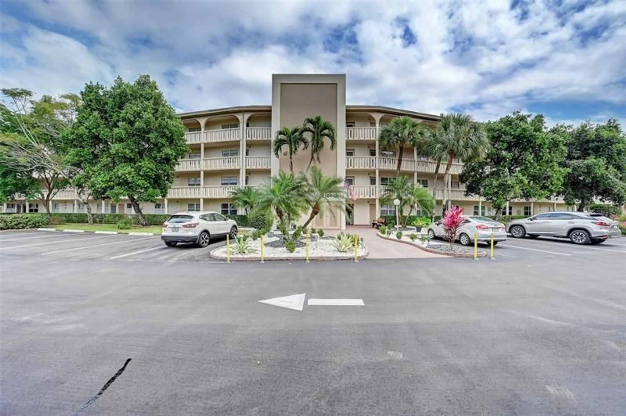 Property Slideshow image 10 of 28 | 2101 lucaya bnd e4, Coconut Creek, FL, 33066