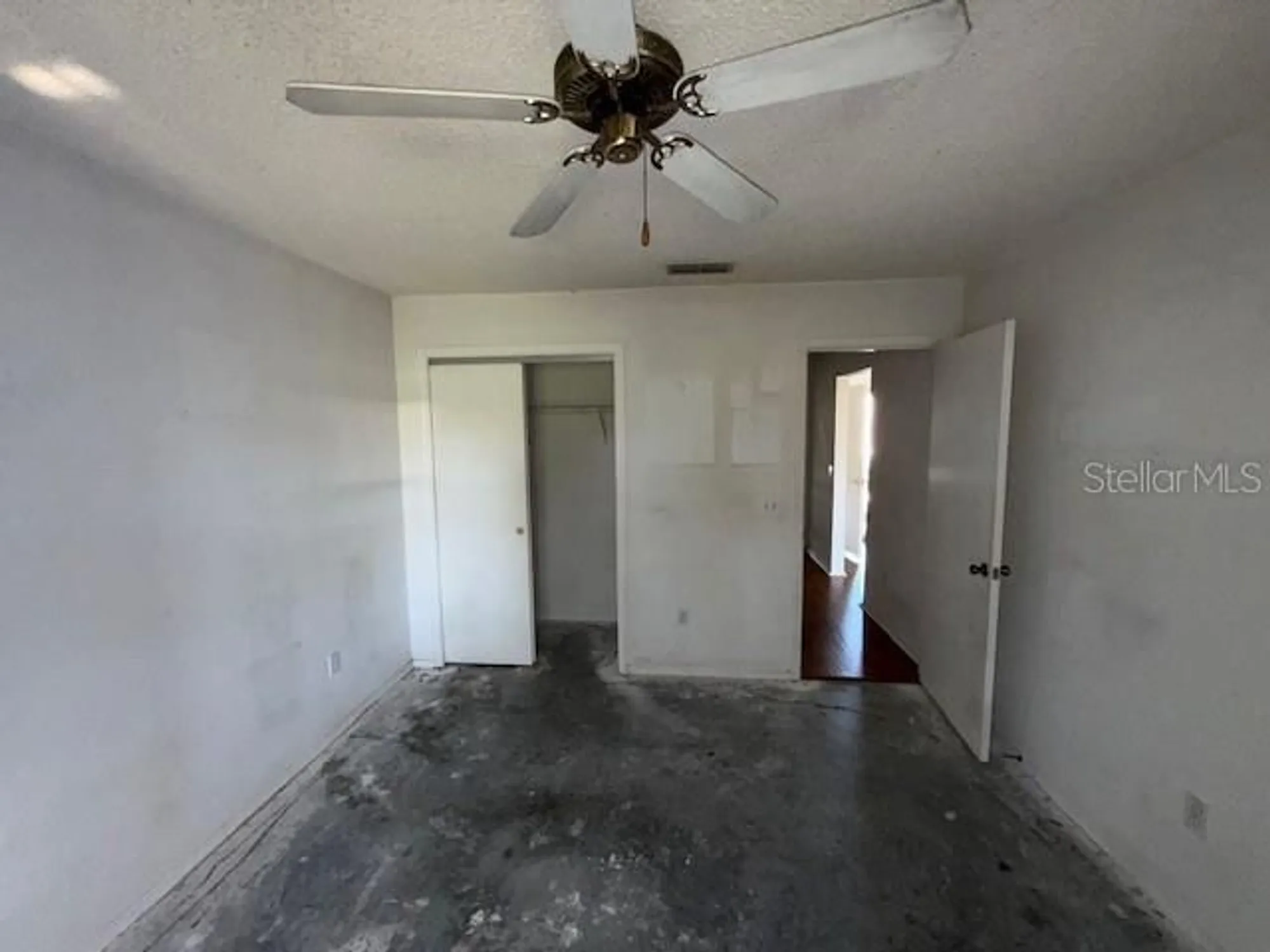 Property Slideshow image 12 of 18 | 438 san pedro dr, Lady Lake, FL, 32159