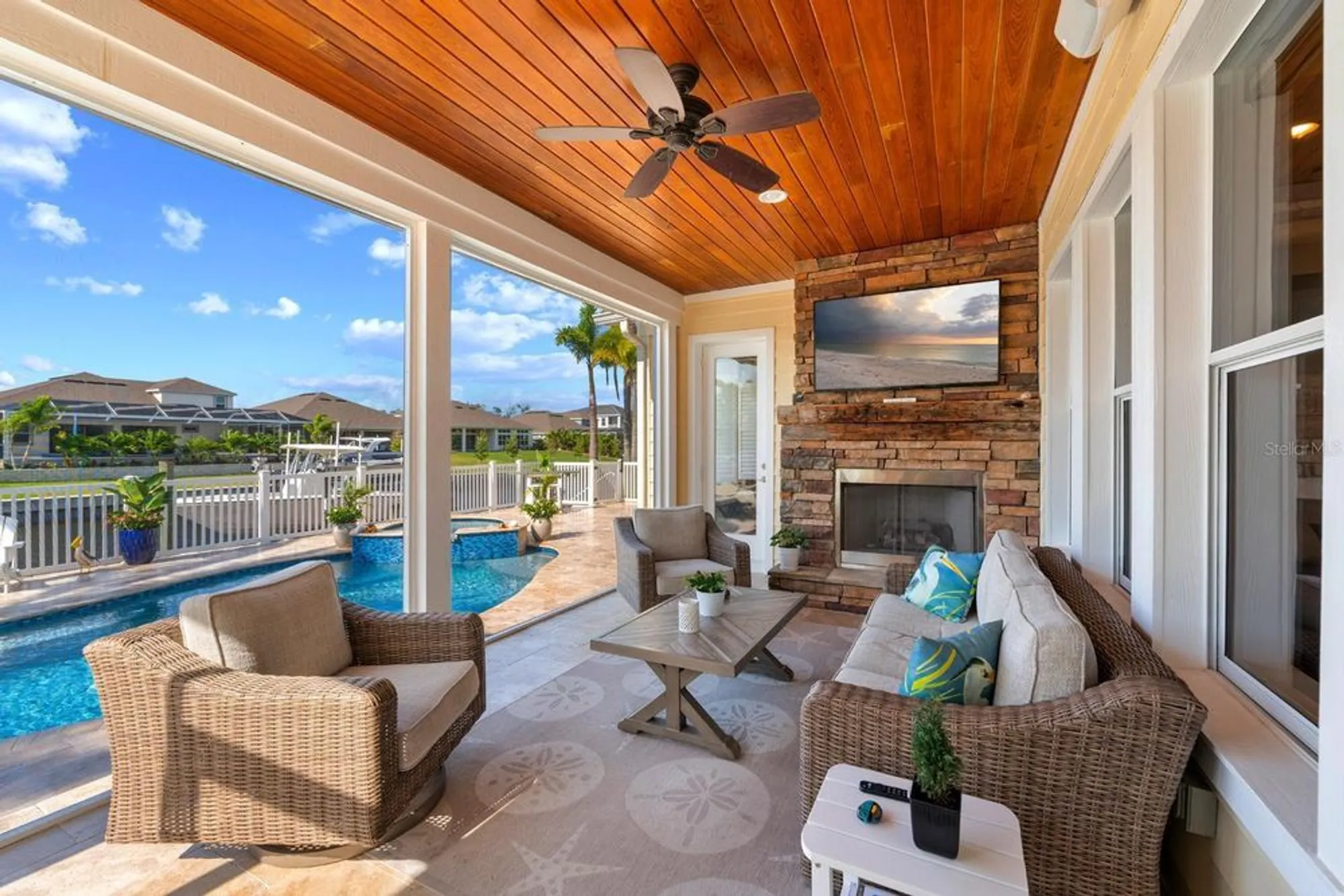 Property Slideshow image 33 of 45 | 703 islebay dr, Apollo Beach, FL, 33572