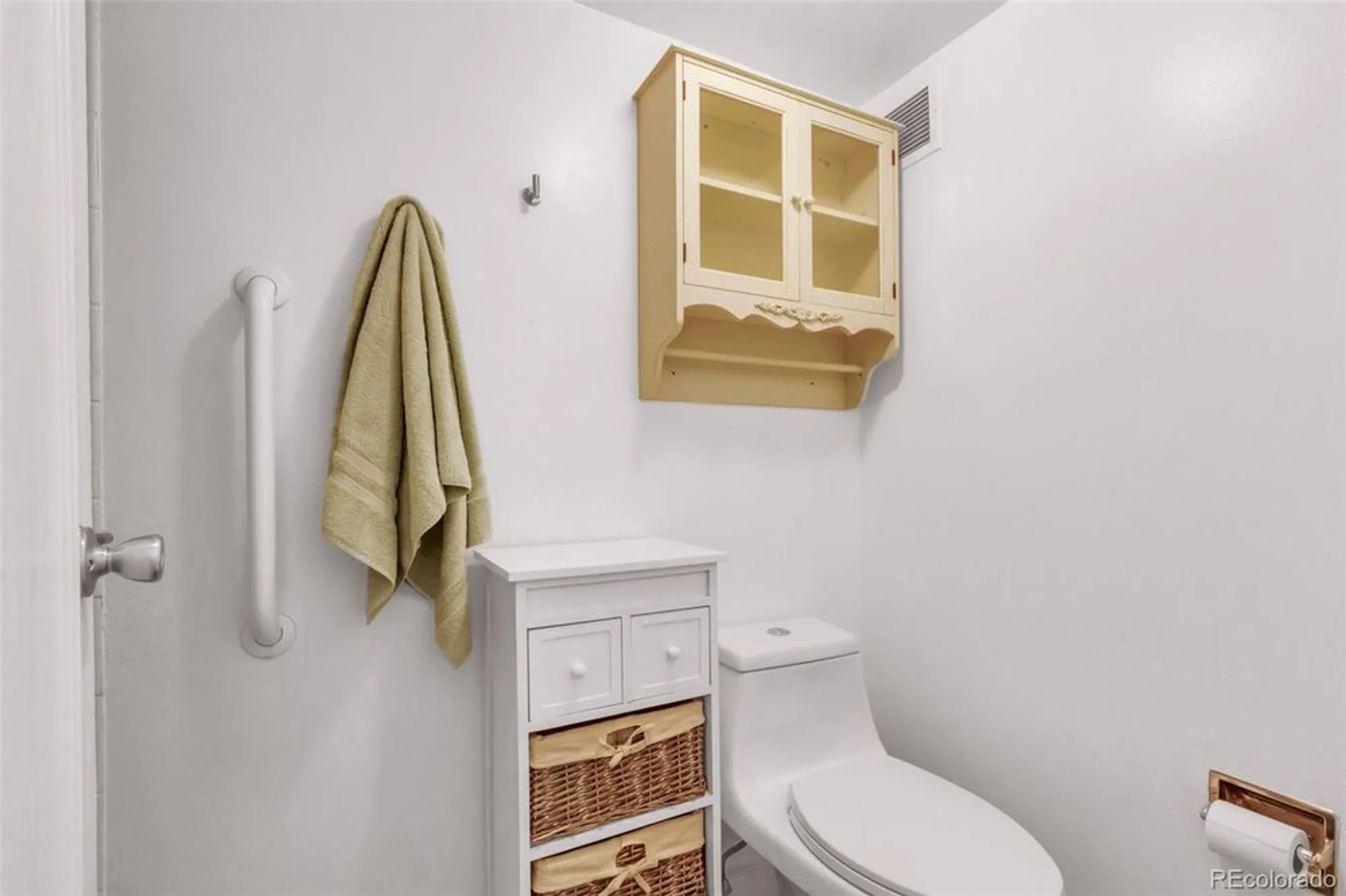Property Slideshow image 13 of 43 | 13631 e marina dr apt 105, Aurora, CO, 80014