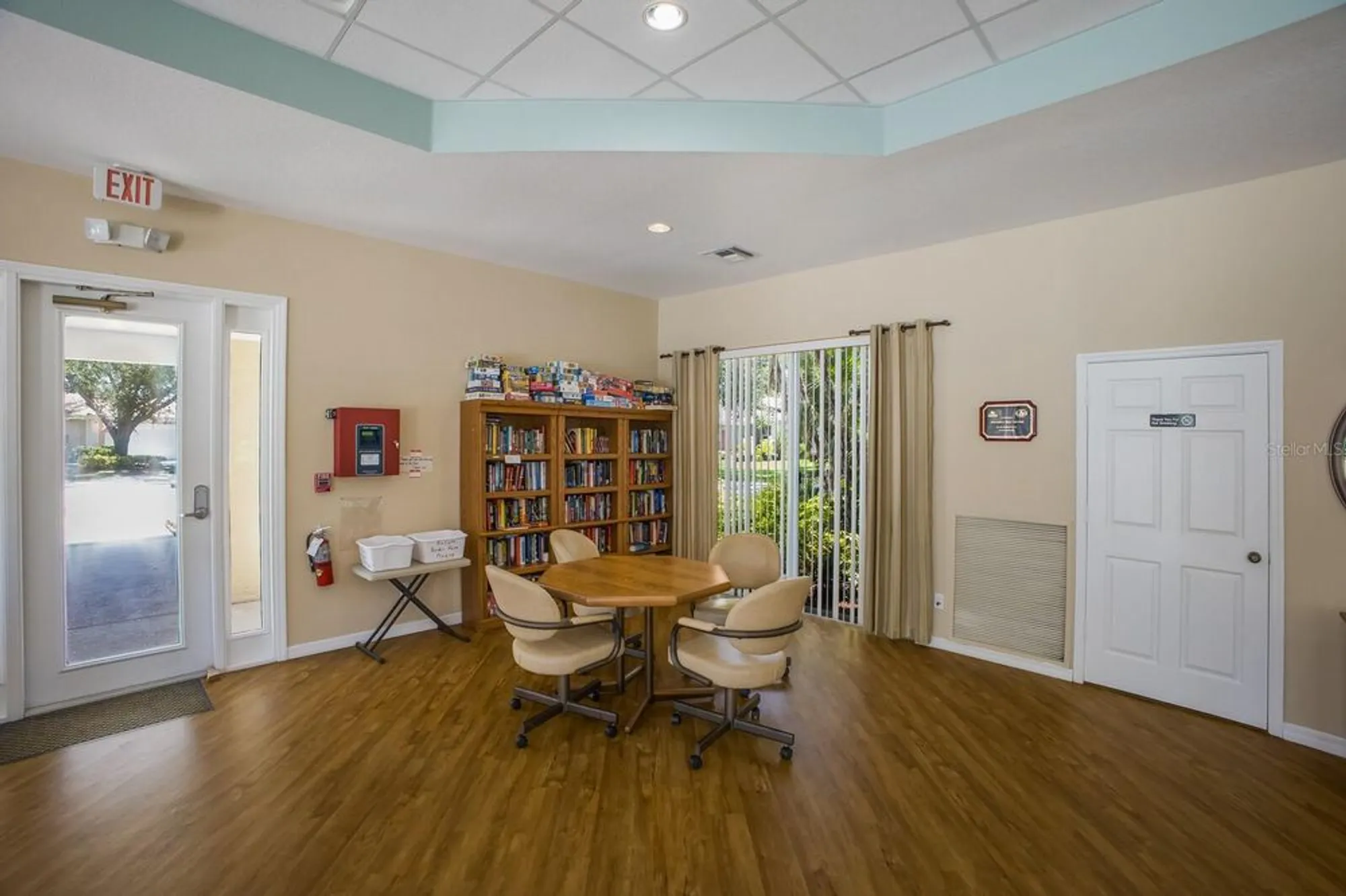 Property Slideshow image 23 of 28 | 915 barclay ct, Venice, FL, 34293