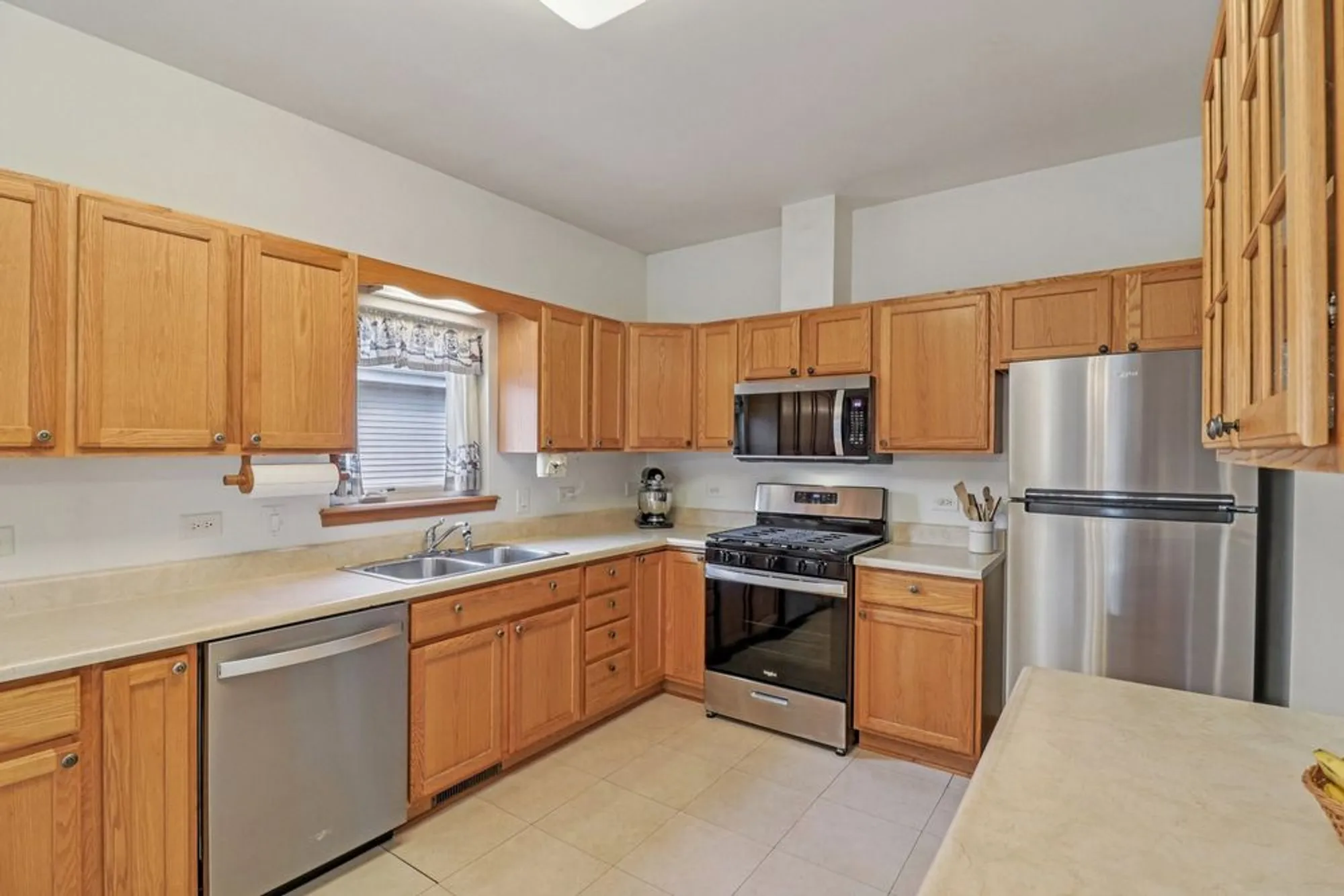 Property Slideshow image 12 of 33 | 3306 stakes ln, Grayslake, IL, 60030