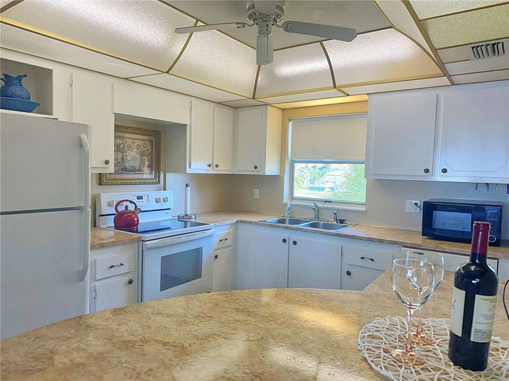 Property Slideshow image 4 of 32 | 4725 cove cir apt 309, Saint Petersburg, FL, 33708