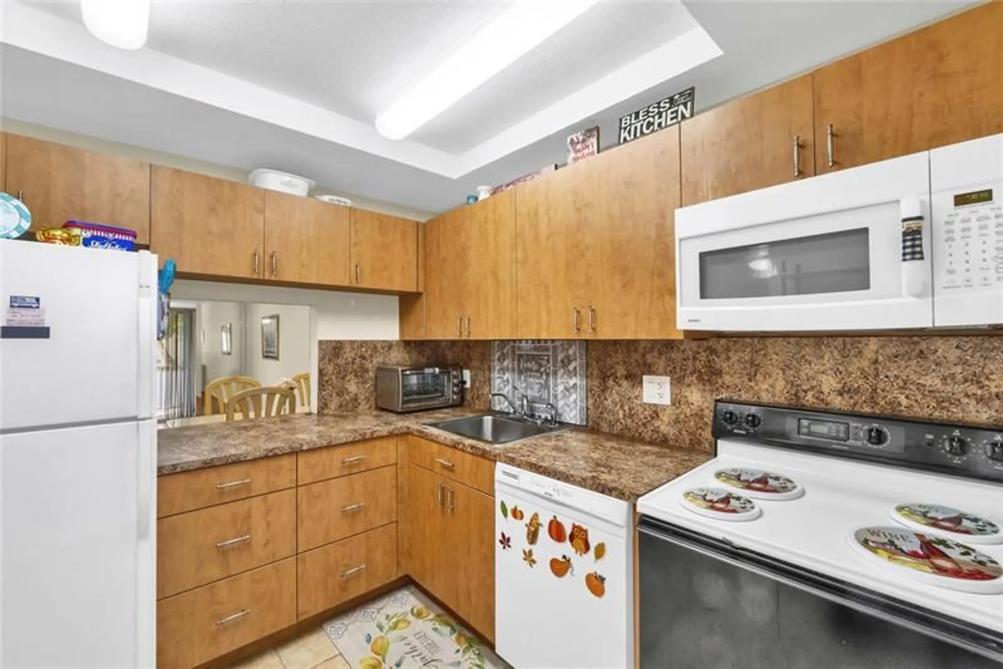 Property Slideshow image 8 of 11 | 1015 country club dr apt 203, Margate, FL, 33063