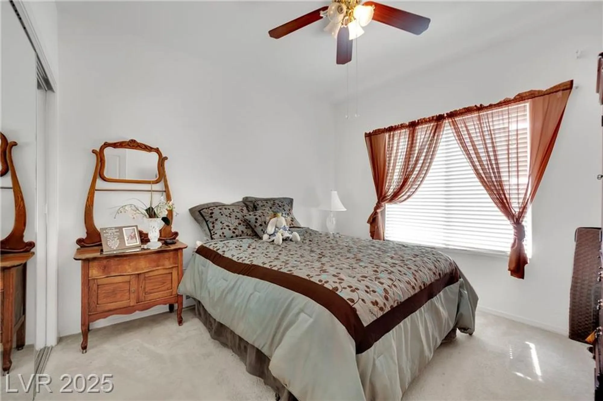 Property Slideshow image 19 of 34 | 2077 wildwood lake st, Henderson, NV, 89052