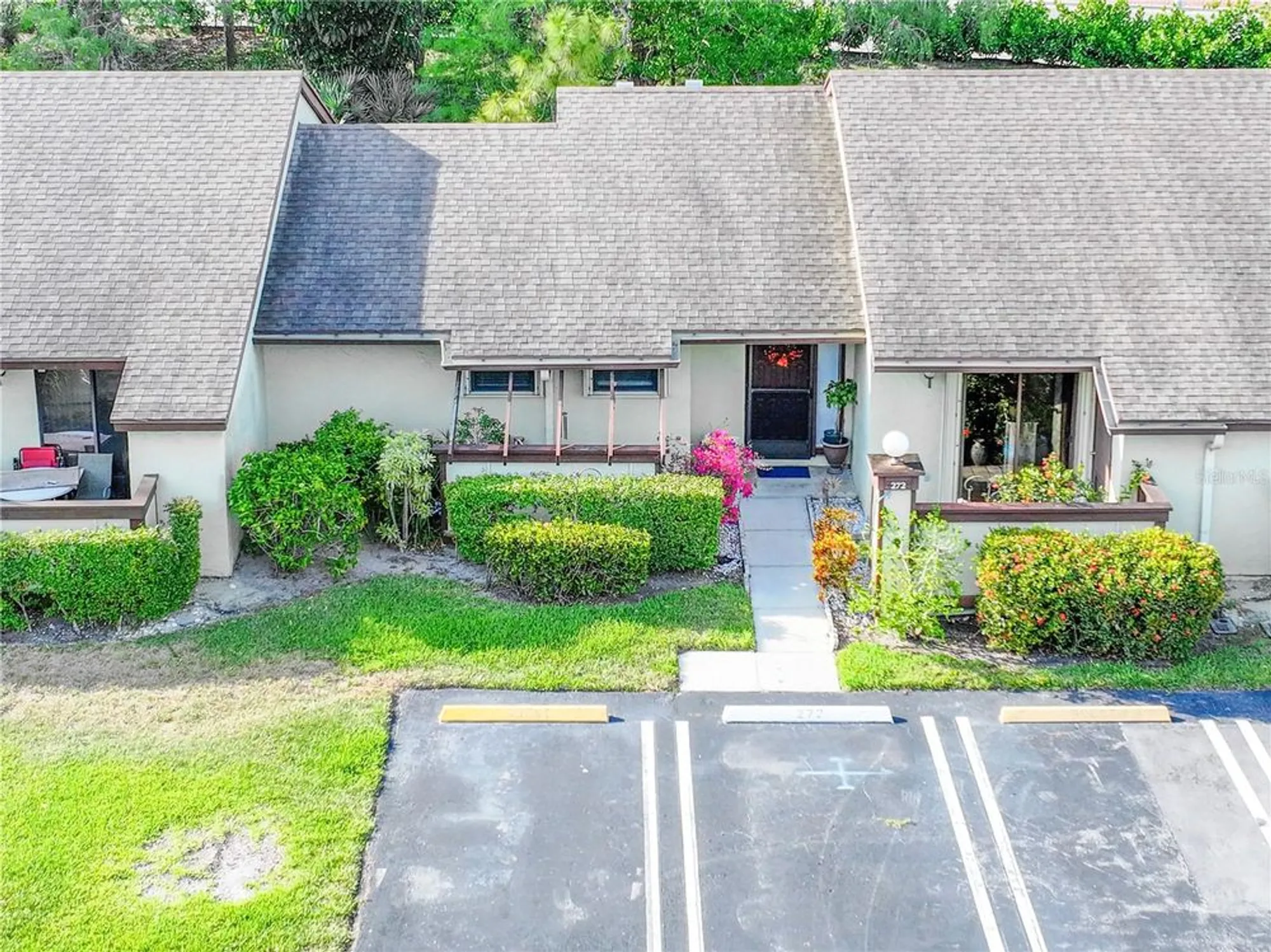 Property Slideshow image 7 of 38 | 272 beaver dam ct, Royal Palm Beach, FL, 33411