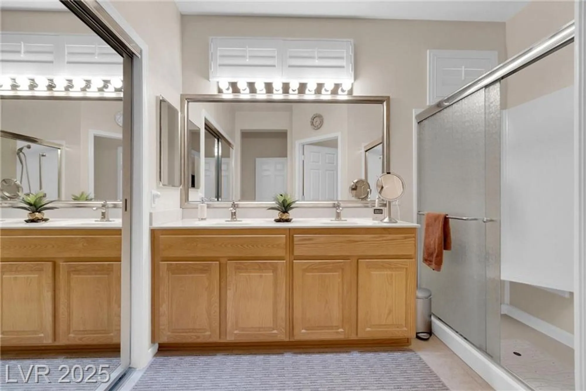 Property Slideshow image 17 of 37 | 1668 sebring hills dr, Henderson, NV, 89052