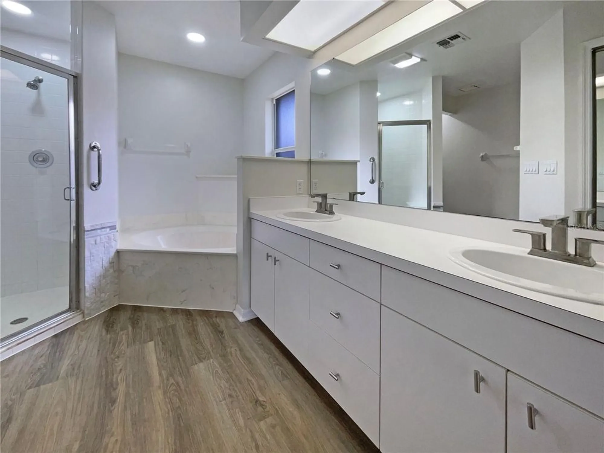 Property Slideshow image 7 of 34 | 7526 fairlinks ct, Sarasota, FL, 34243