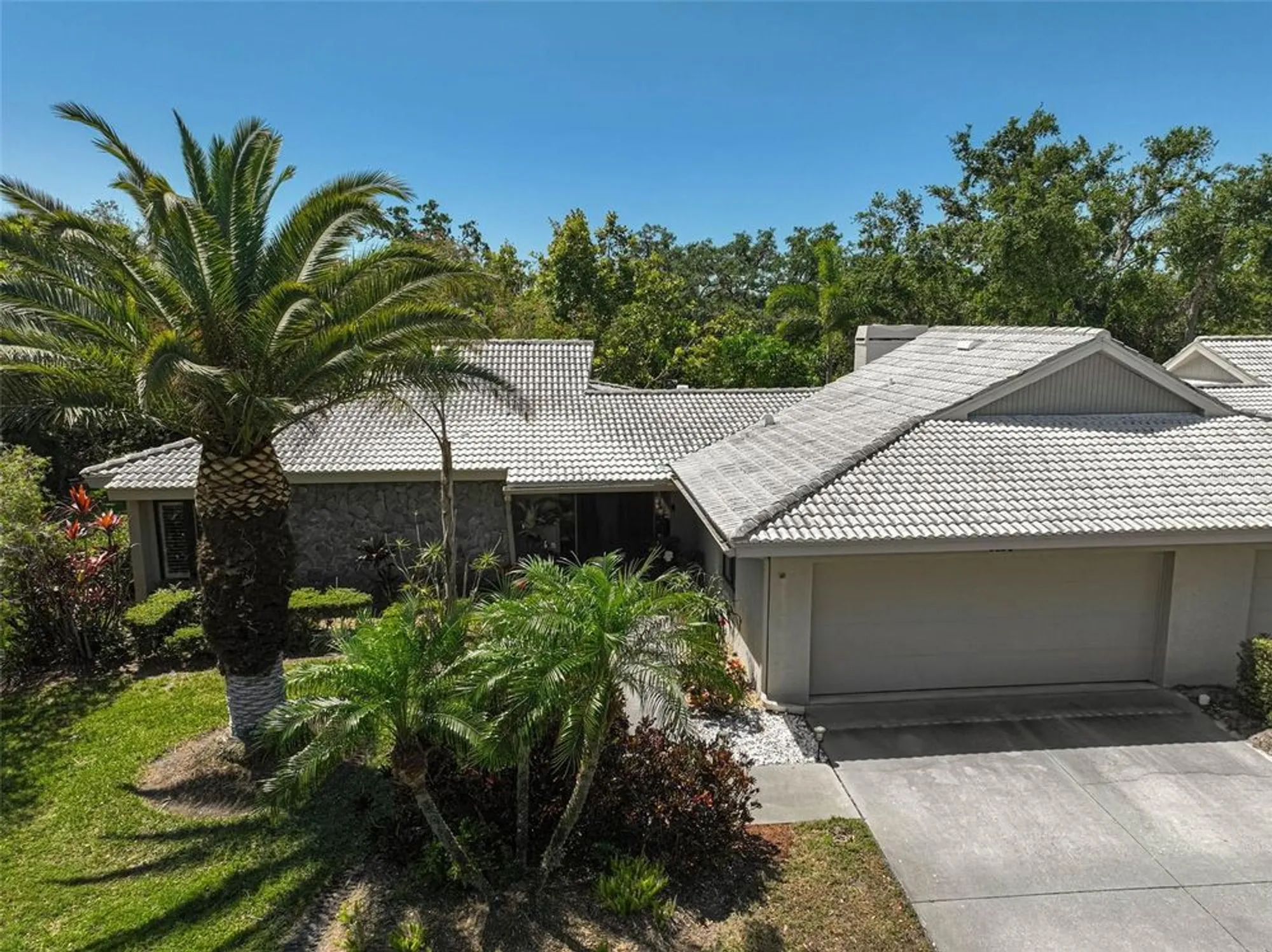 Property Slideshow image 53 of 61 | 3890 wilshire cir 27, Sarasota, FL, 34238