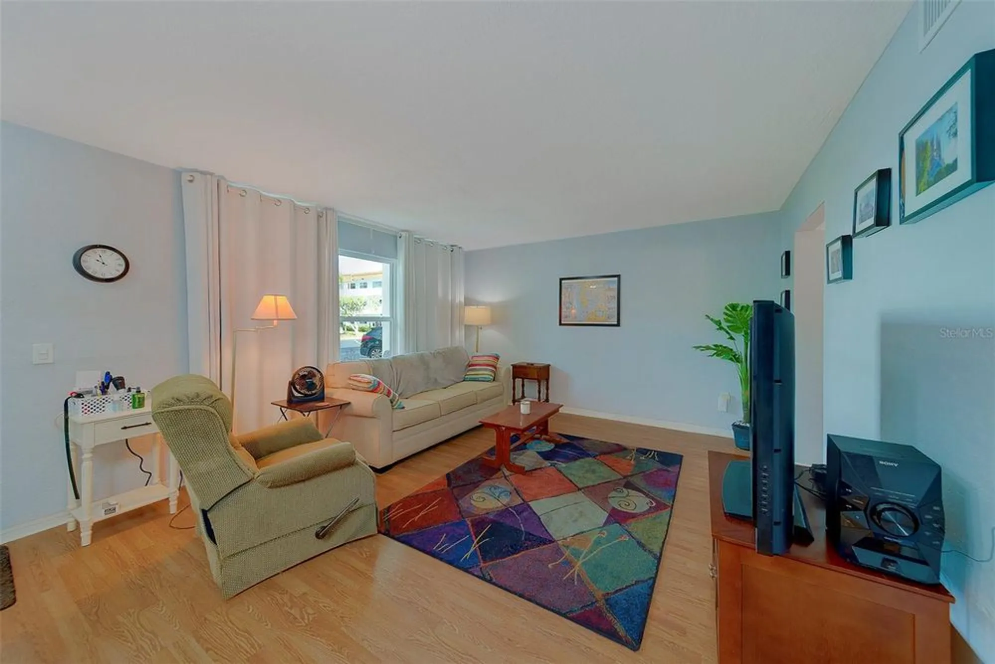 Property Slideshow image 12 of 55 | 2433 brazilia dr apt 5, Clearwater, FL, 33763