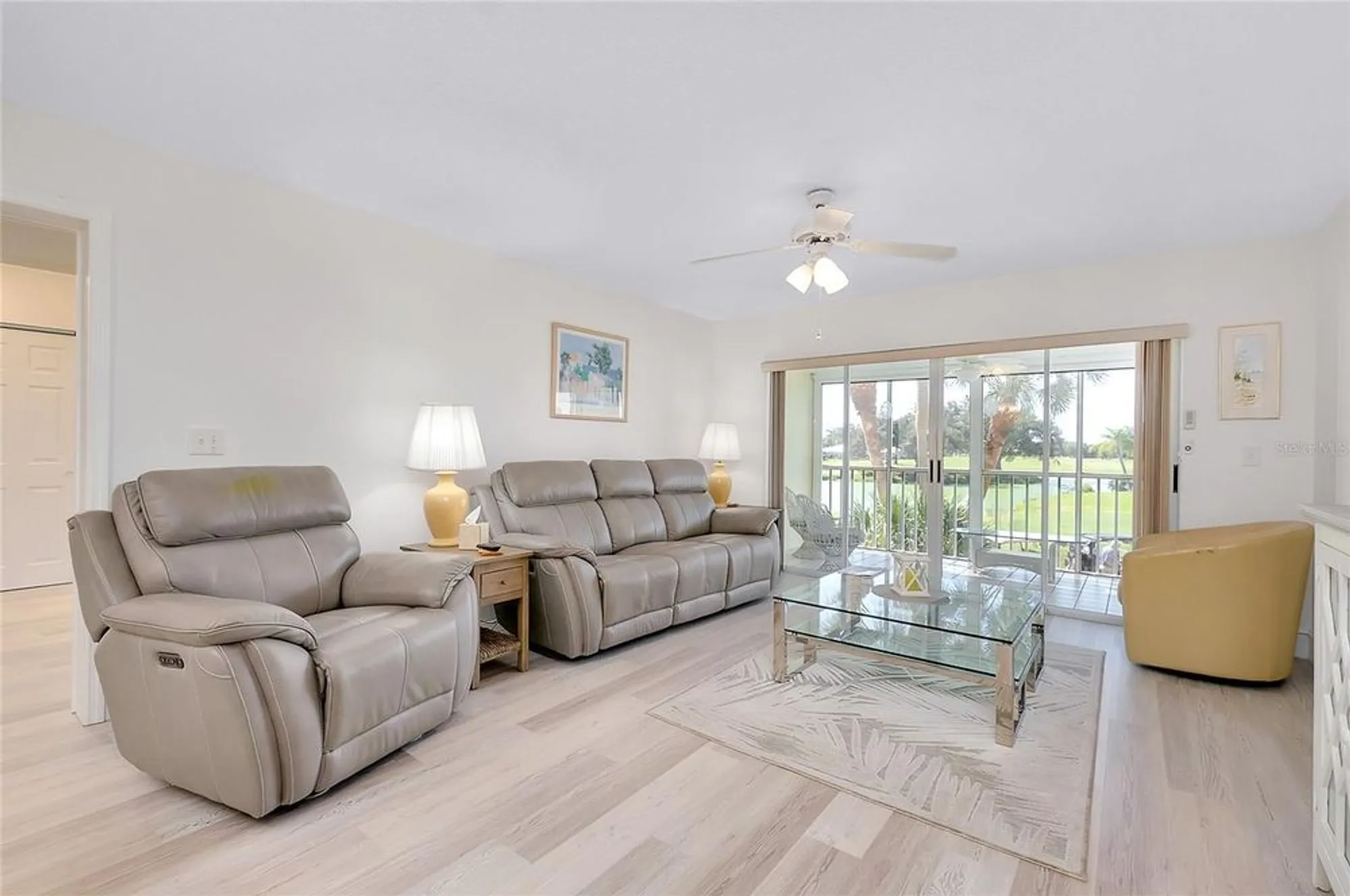 Property Slideshow image 14 of 68 | 433 cerromar ln 430, Venice, FL, 34293