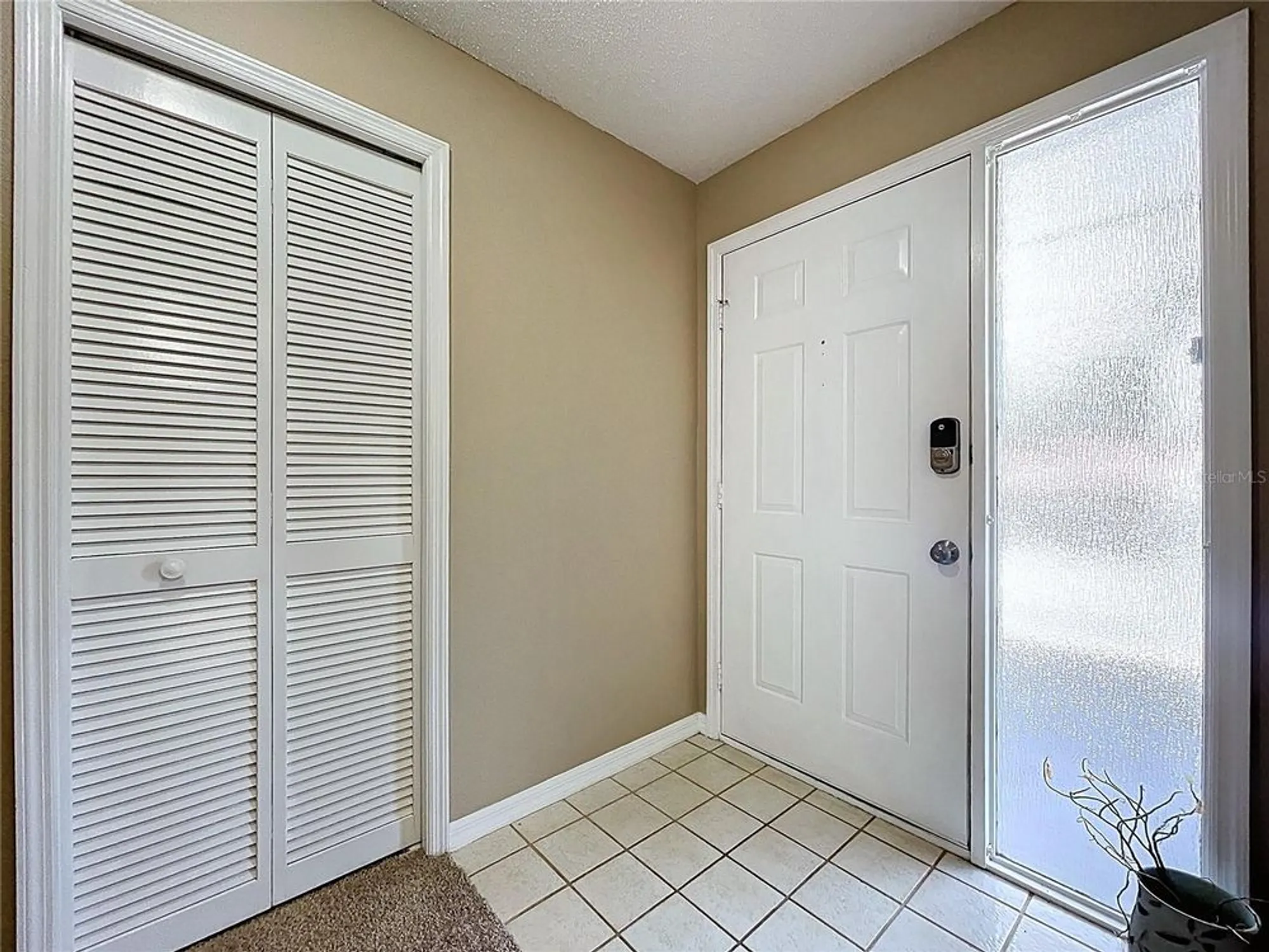 Property Slideshow image 9 of 59 | 2020 lakeview dr apt 203, Clearwater, FL, 33763
