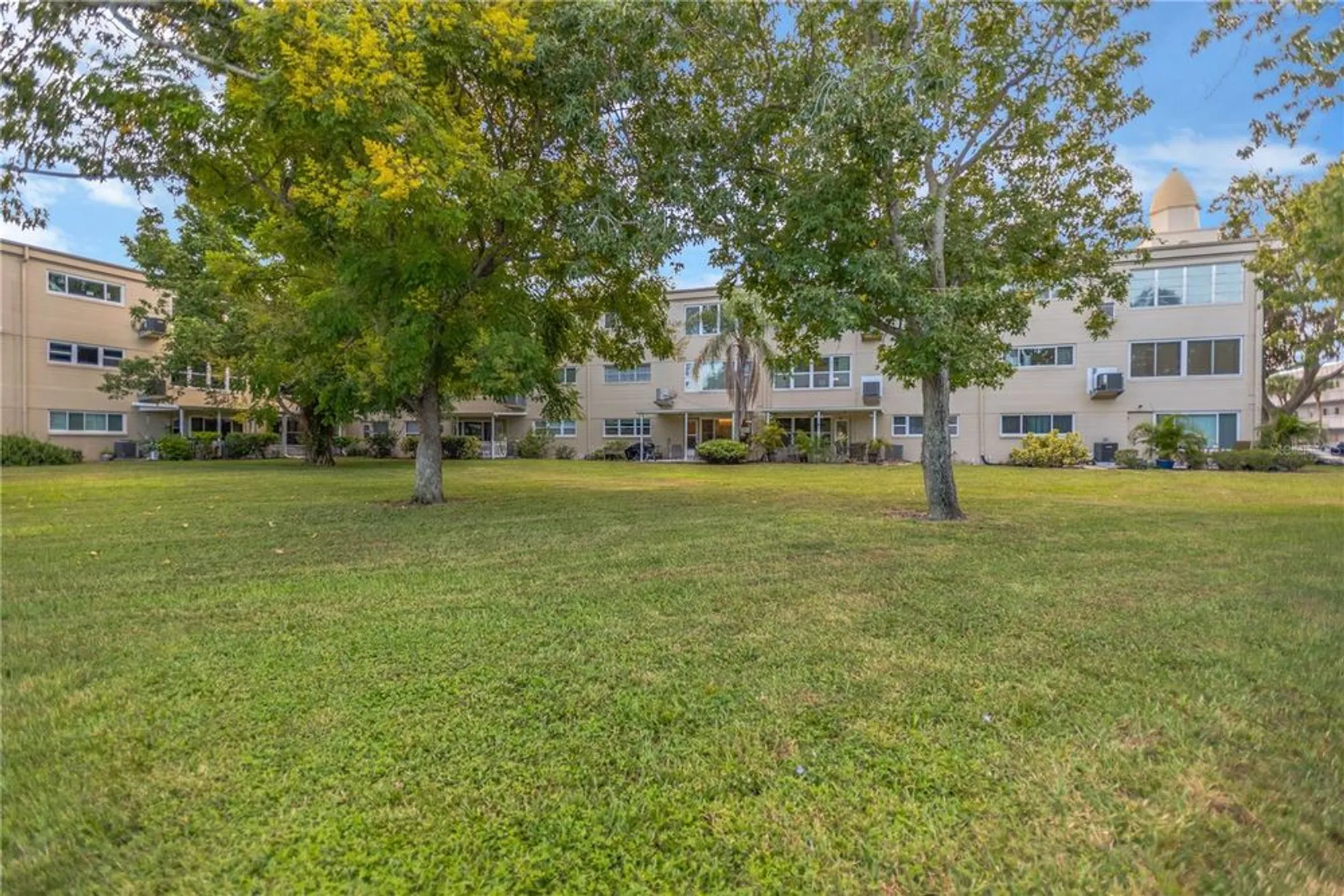 Property Slideshow image 27 of 32 | 2350 haitian dr apt 6, Clearwater, FL, 33763