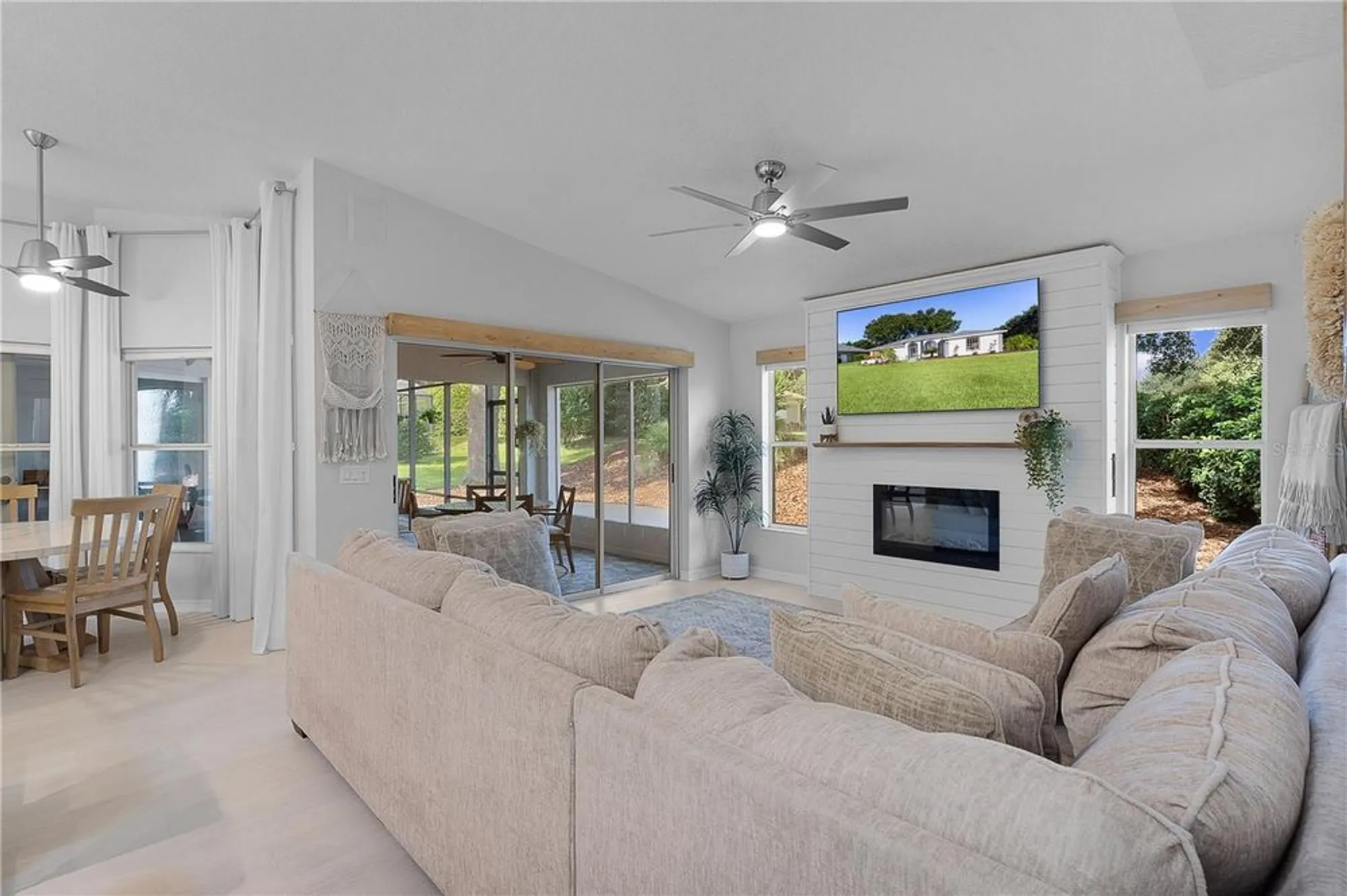 Property Slideshow image 21 of 86 | 5252 grove mnr, Lady Lake, FL, 32159