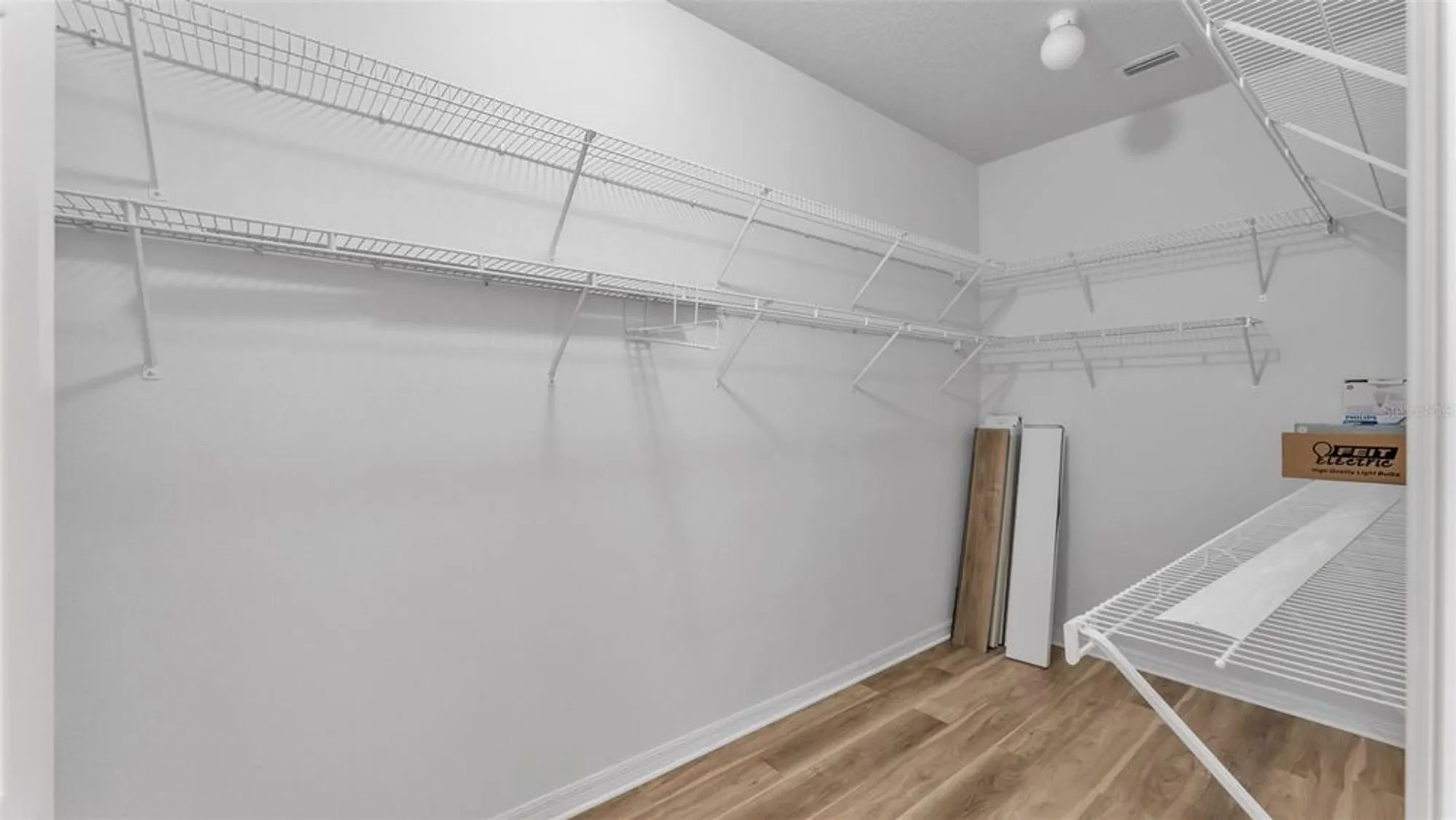 Property Slideshow image 19 of 37 | 4268 windchime ln, Lakeland, FL, 33811