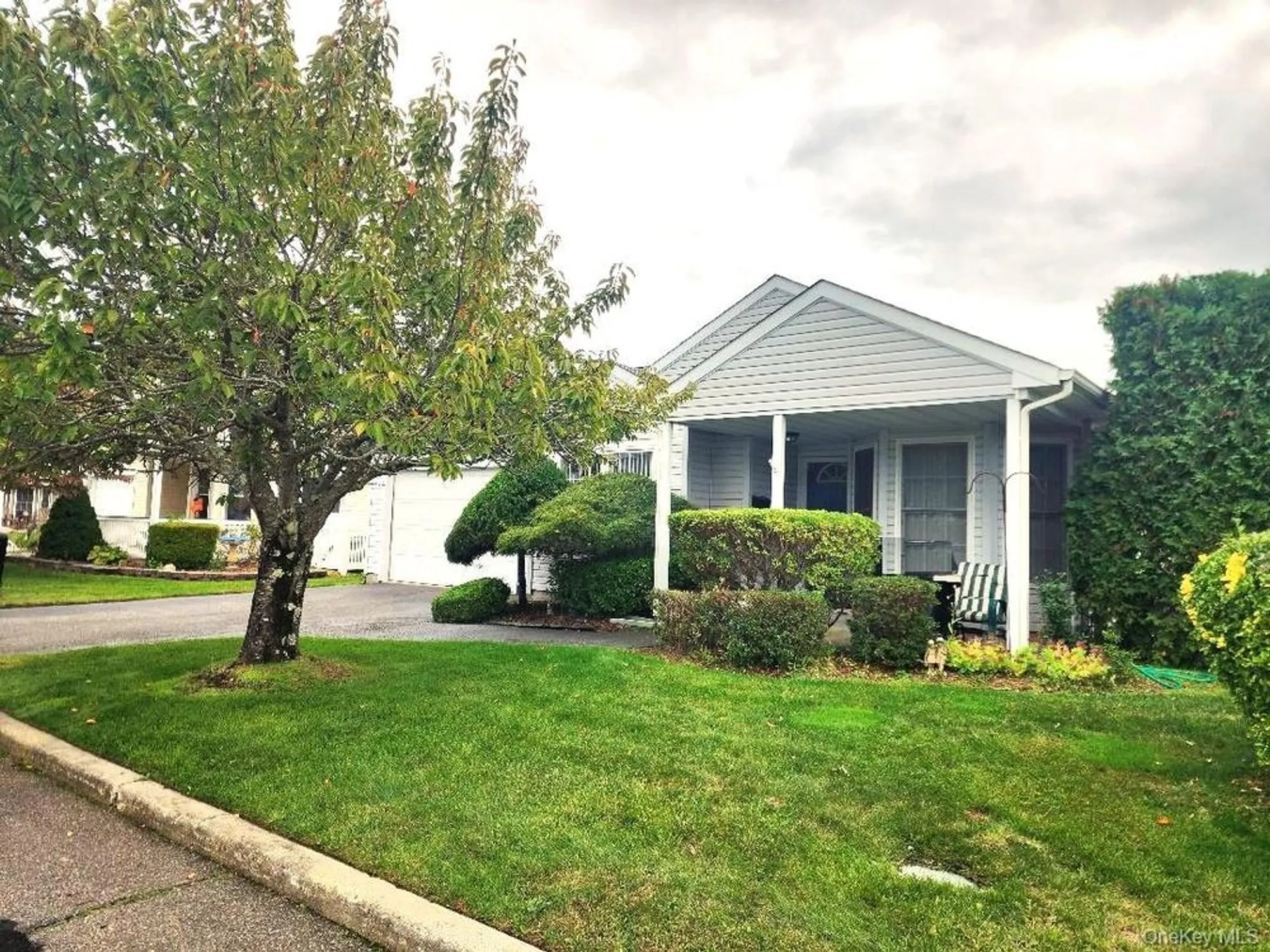 Property Slideshow image 1 of 25 | 1 willow ct, Manorville, NY, 11949