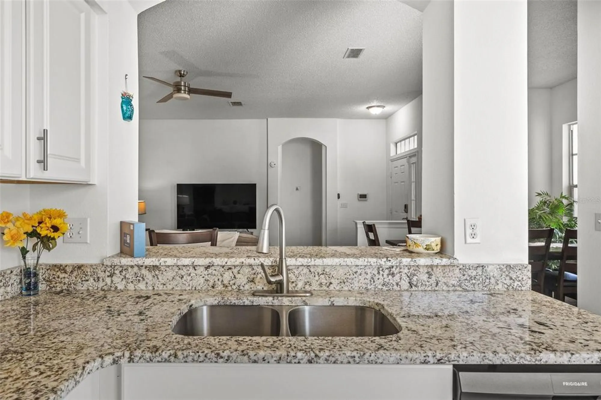 Property Slideshow image 14 of 37 | 2227 north creek ct, Sun City Center, FL, 33573
