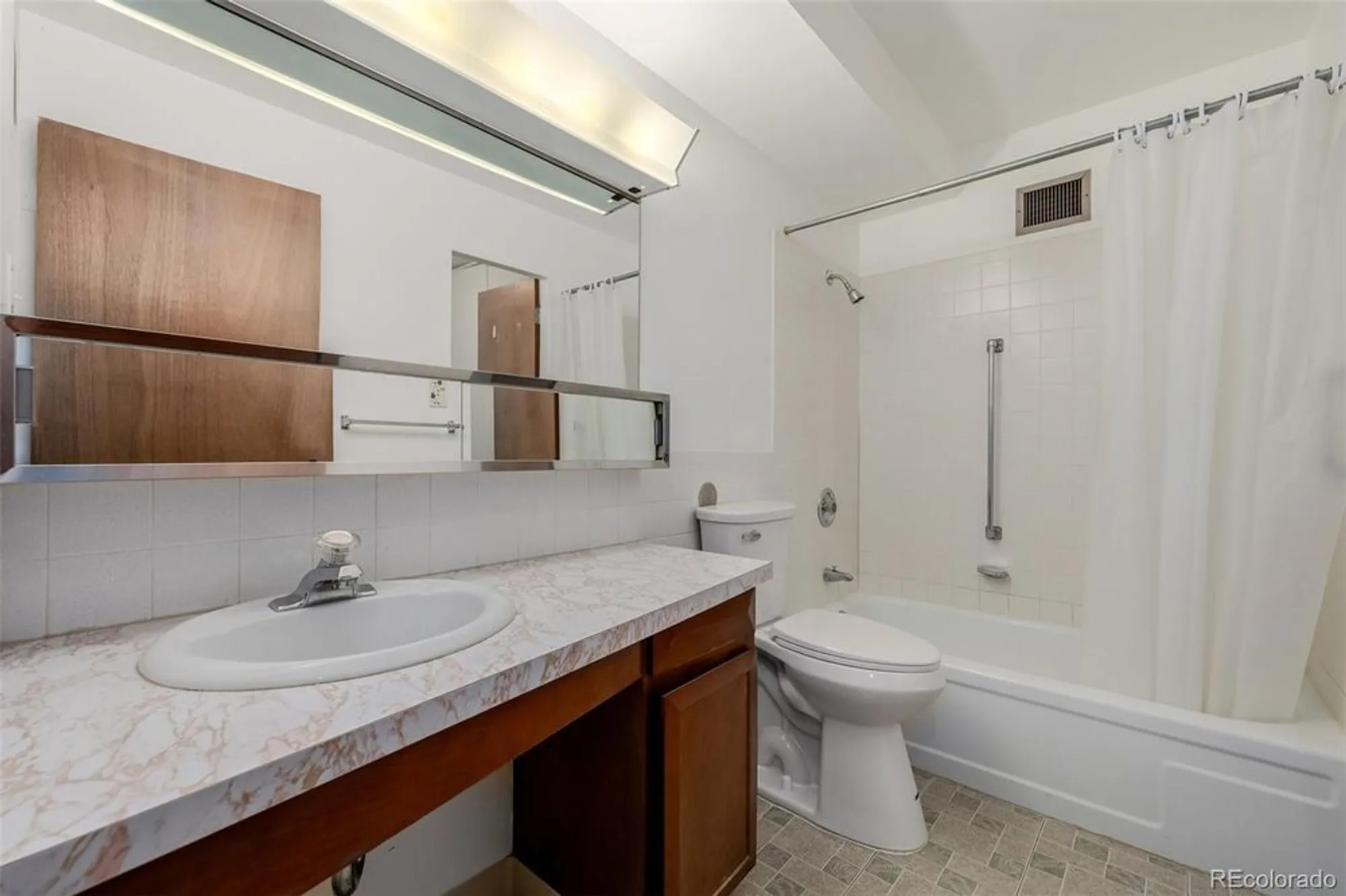Property Slideshow image 15 of 50 | 9340 e center ave apt 8a, Denver, CO, 80247